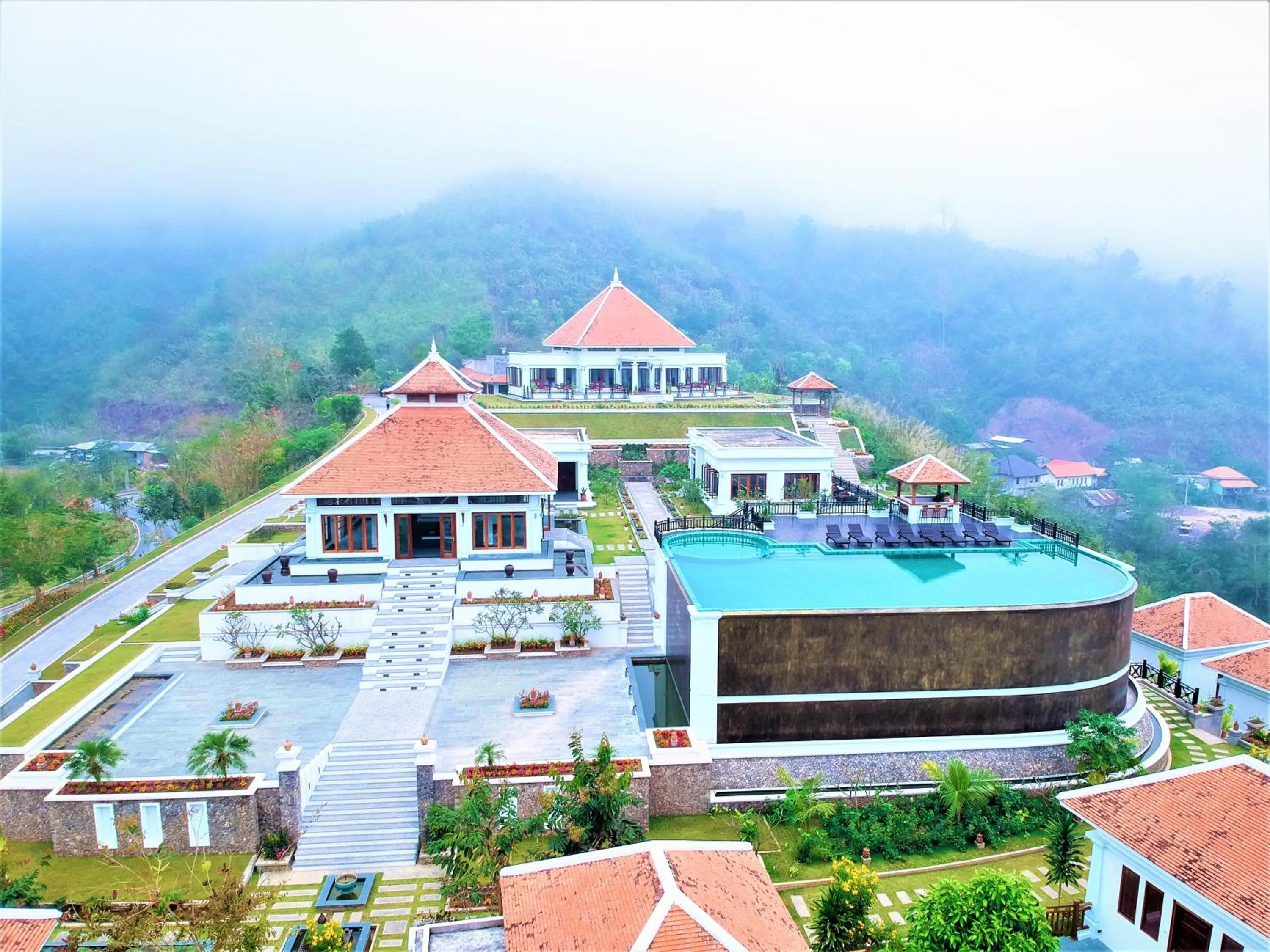 Property building in Le Grand Pakbeng