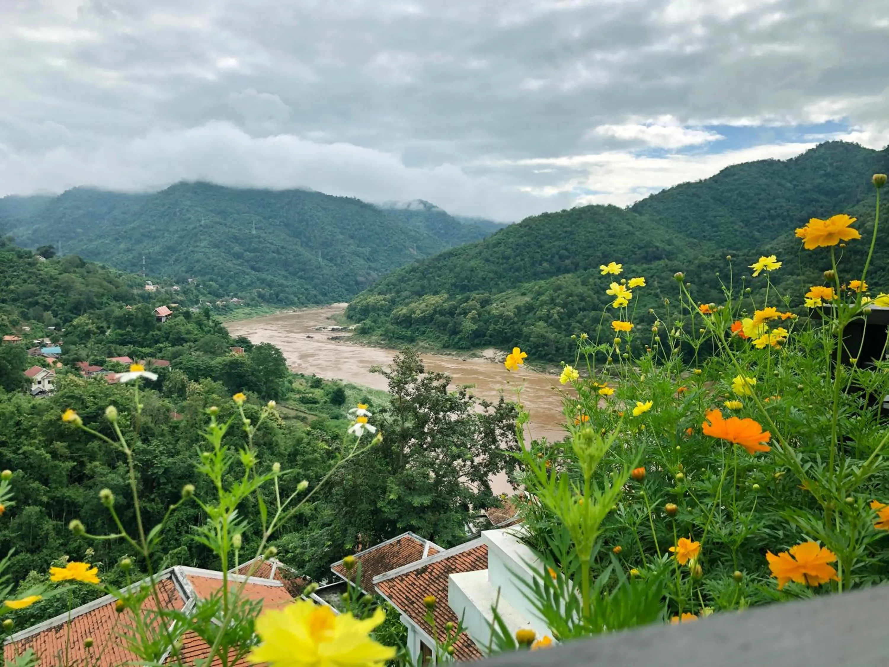 Property building in Le Grand Pakbeng