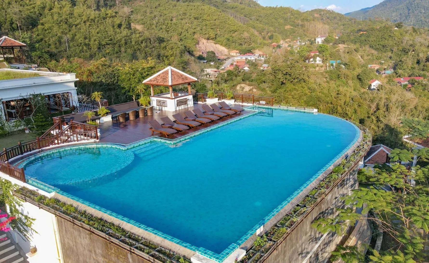 Swimming pool in Le Grand Pakbeng