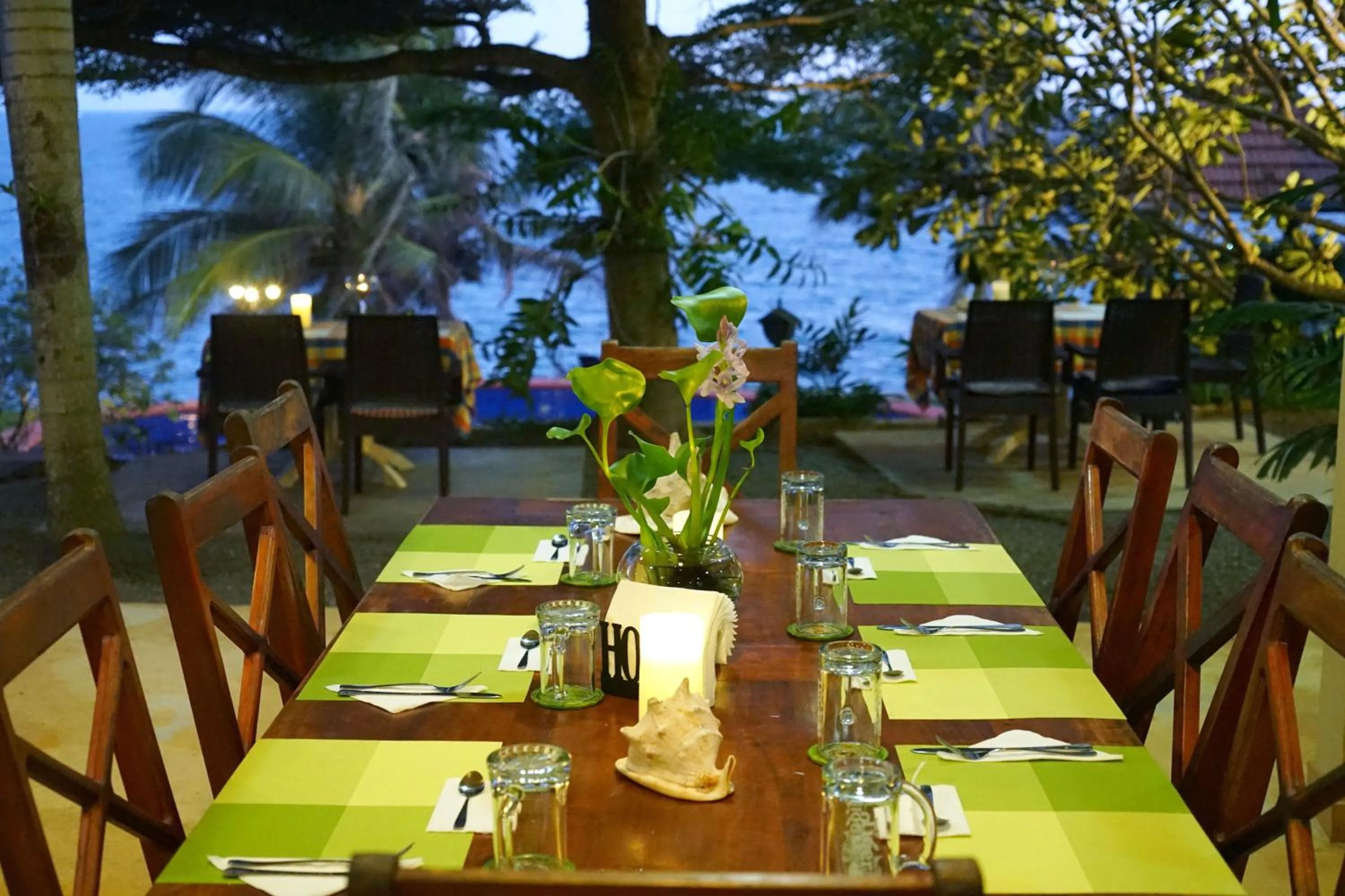 Restaurant/places to eat in Villa Lucky Star