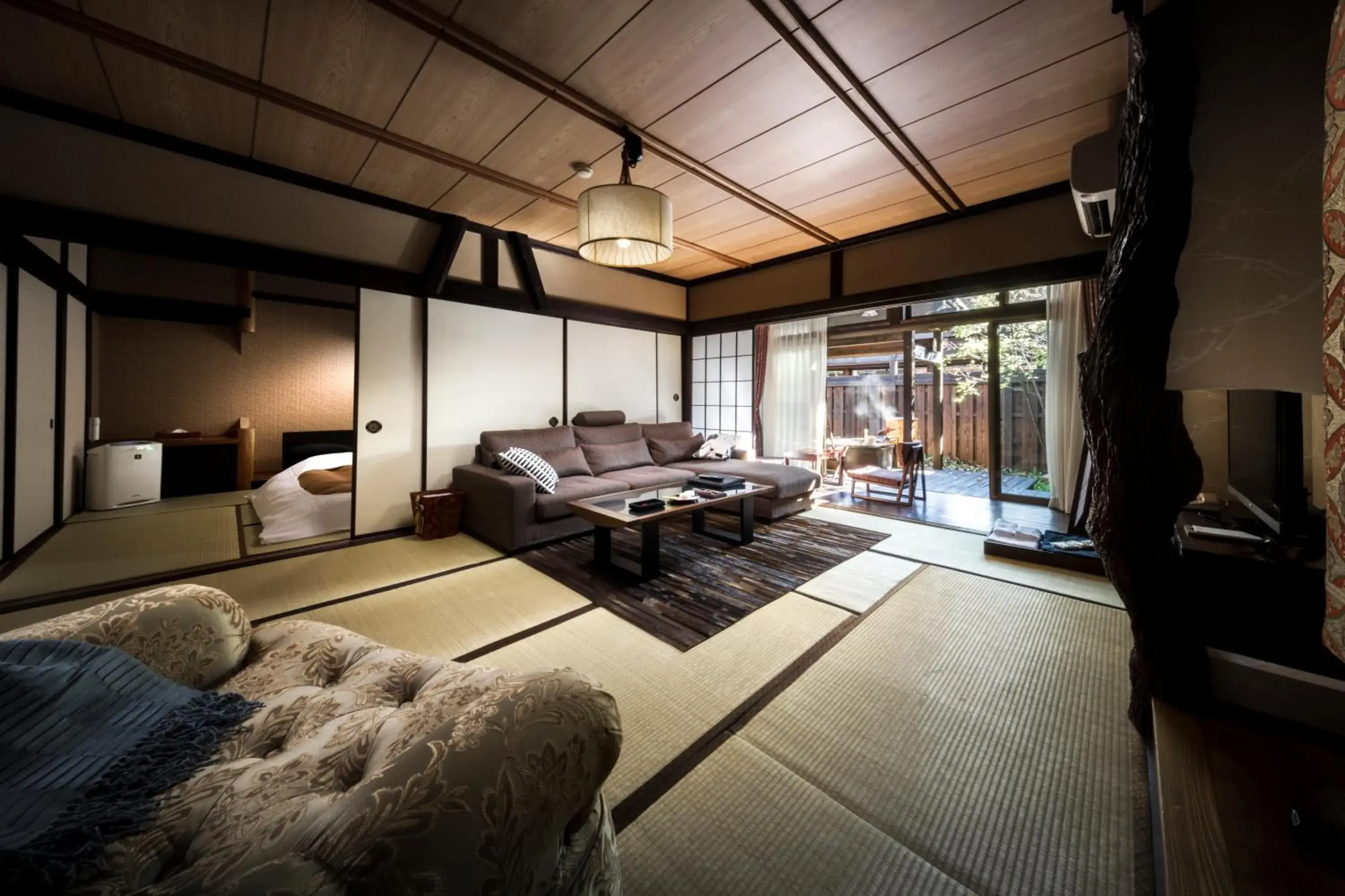 Bed in Kurotake Bed in Kurotake