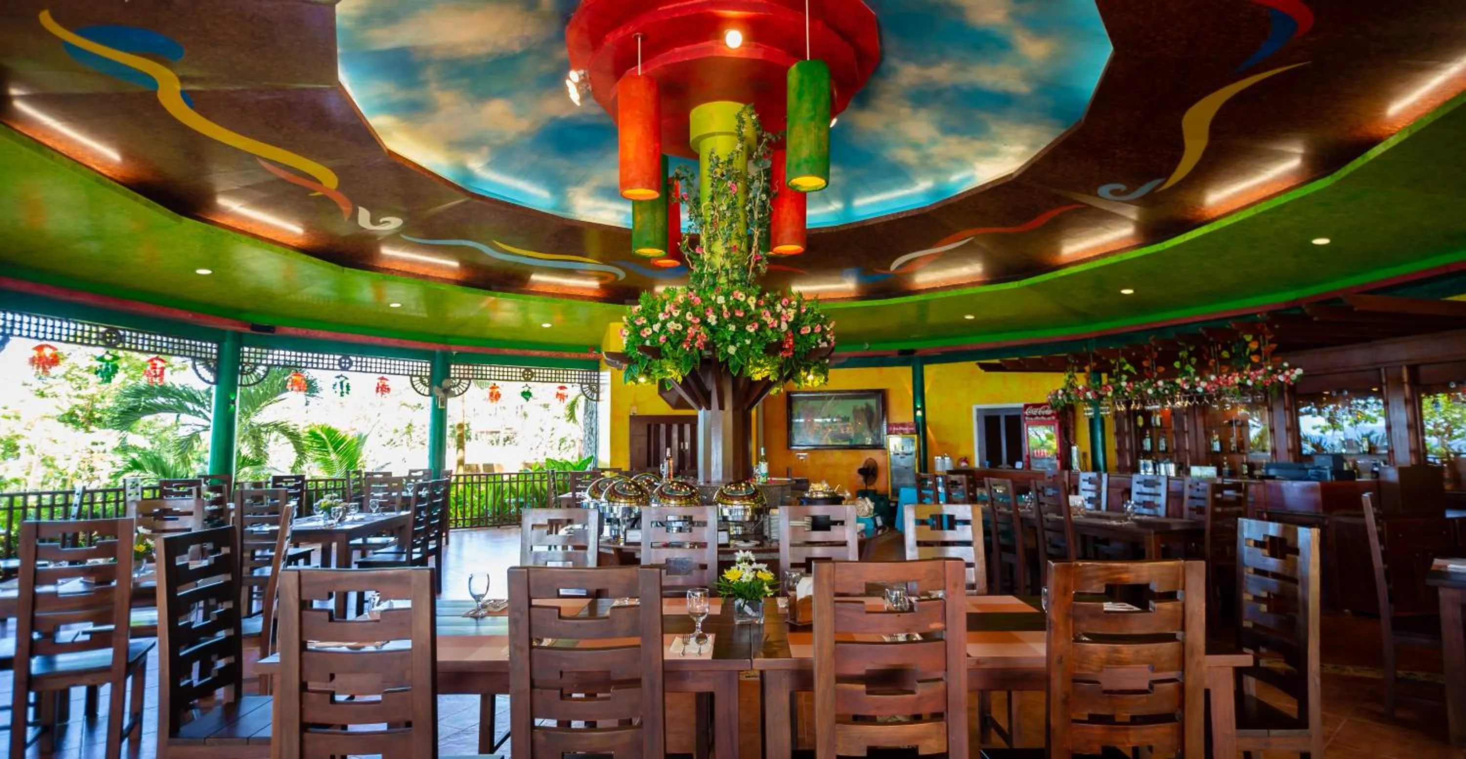 Restaurant/places to eat in Flushing Meadows Resorts & Playground