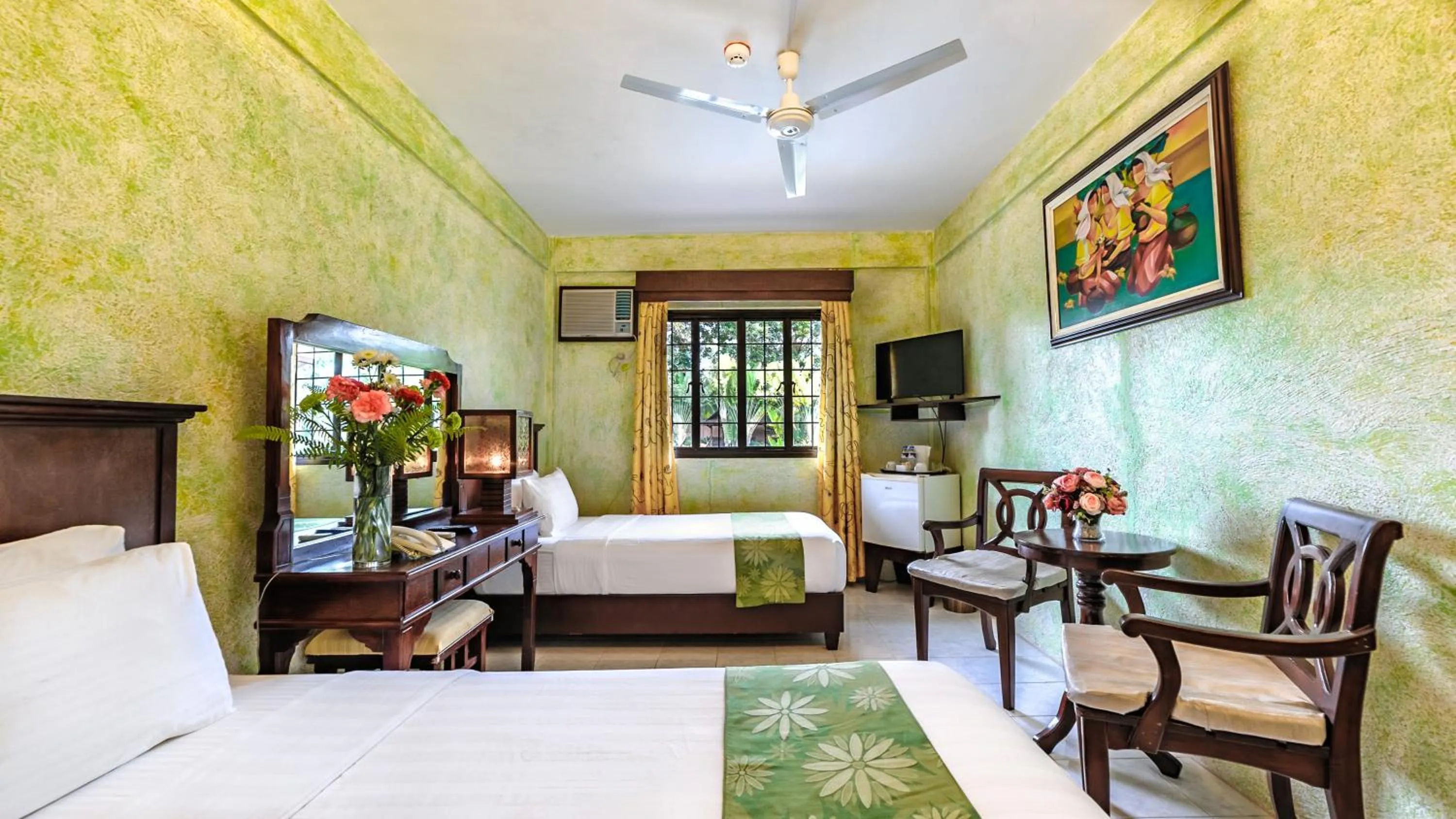 Photo of the whole room, Bed in Flushing Meadows Resorts & Playground