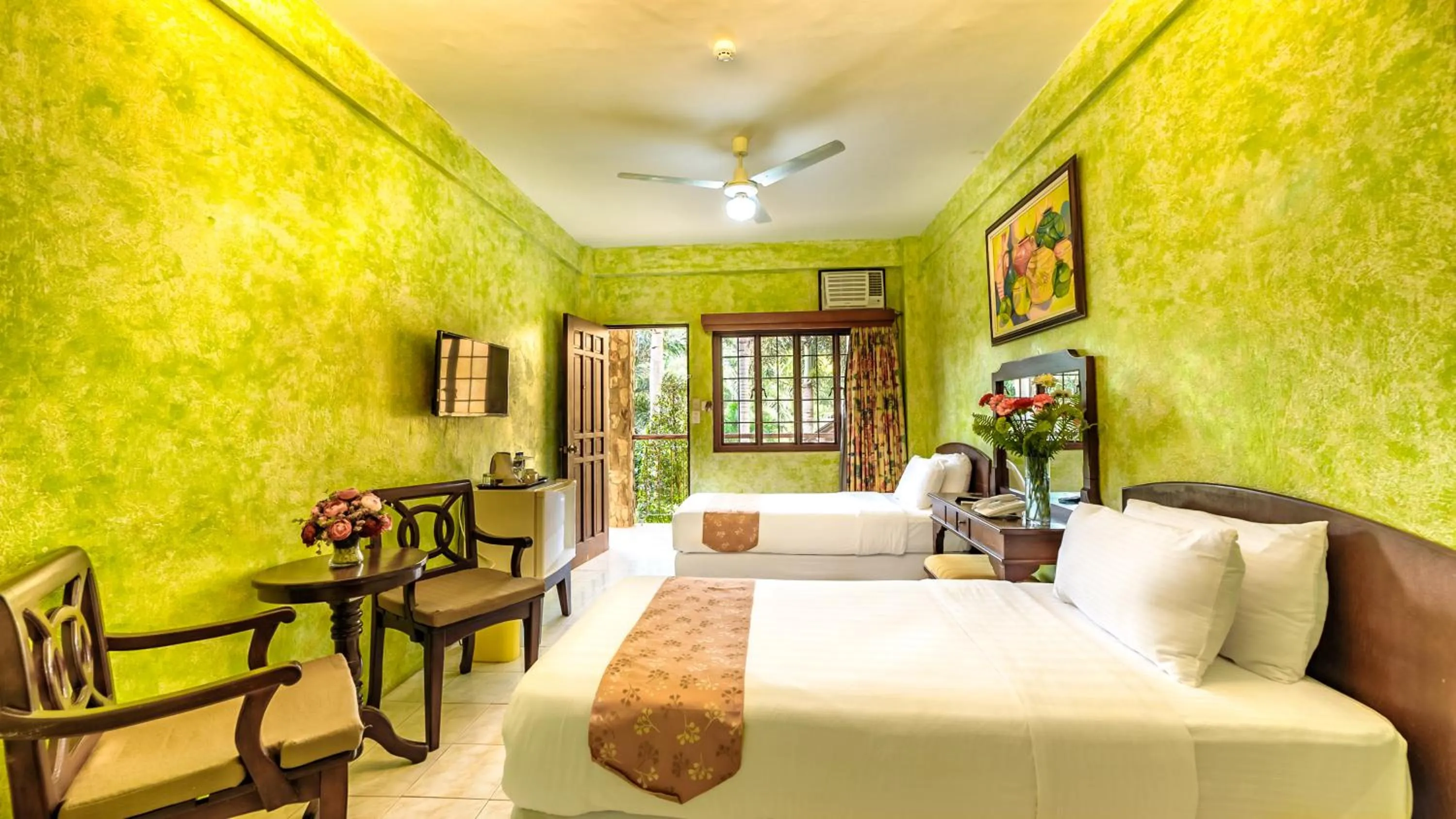 Photo of the whole room, Bed in Flushing Meadows Resorts & Playground