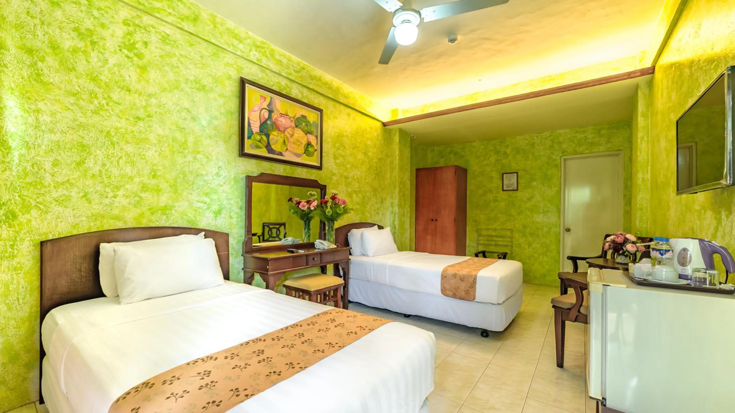 Photo of the whole room, Bed in Flushing Meadows Resorts & Playground