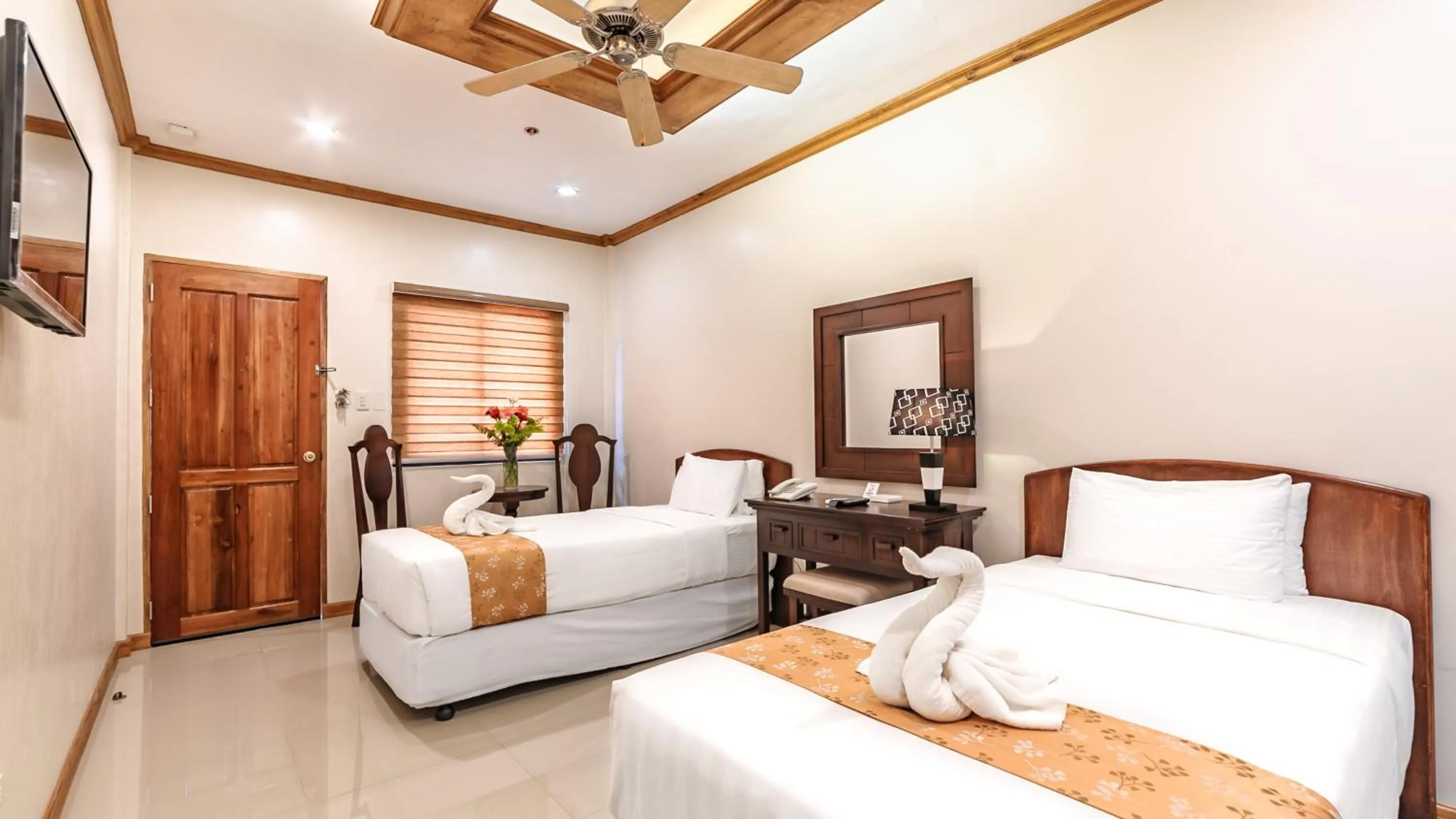 Photo of the whole room, Bed in Flushing Meadows Resorts & Playground