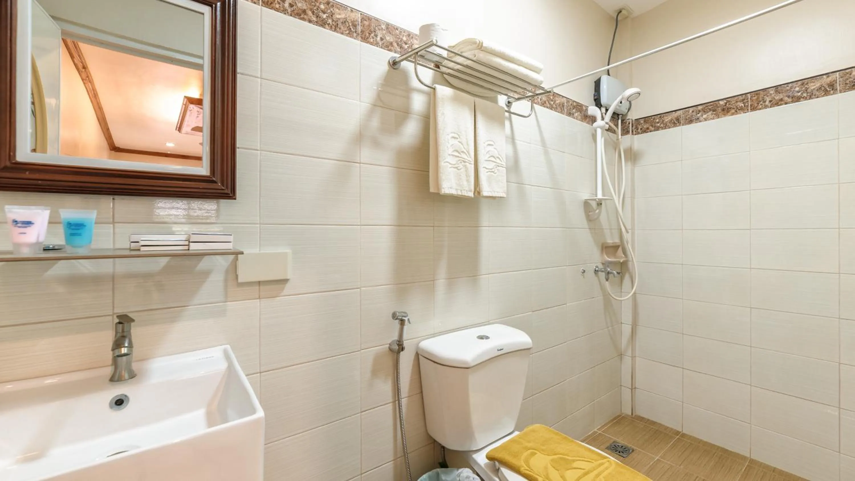 Bathroom in Flushing Meadows Resorts & Playground