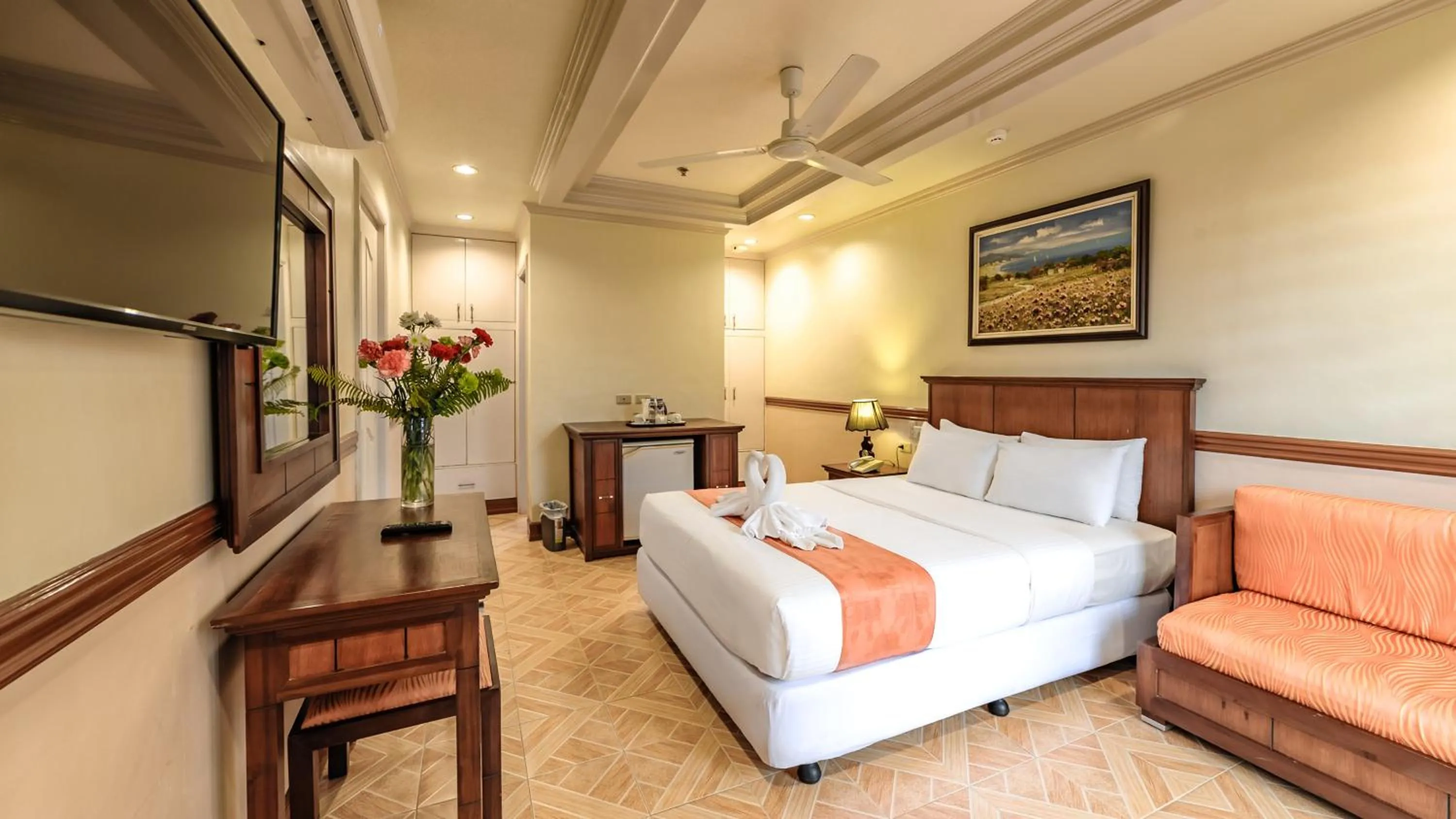 Photo of the whole room, Bed in Flushing Meadows Resorts & Playground