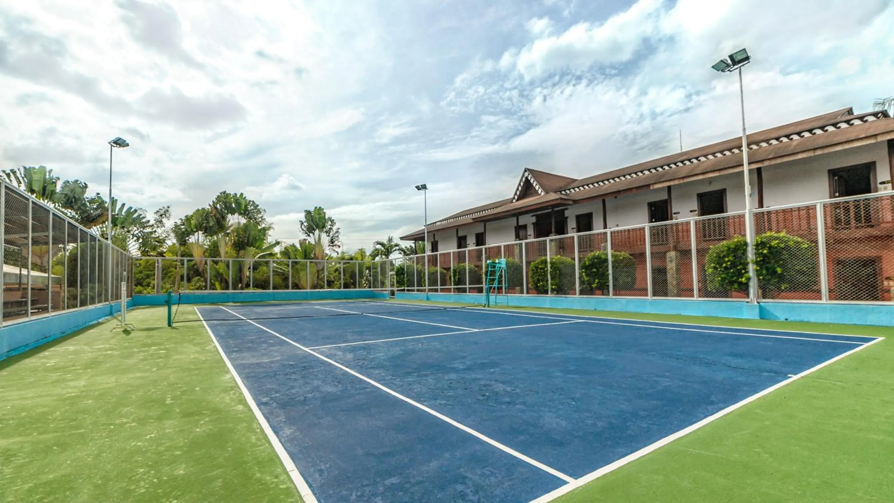 Tennis court in Flushing Meadows Resorts & Playground