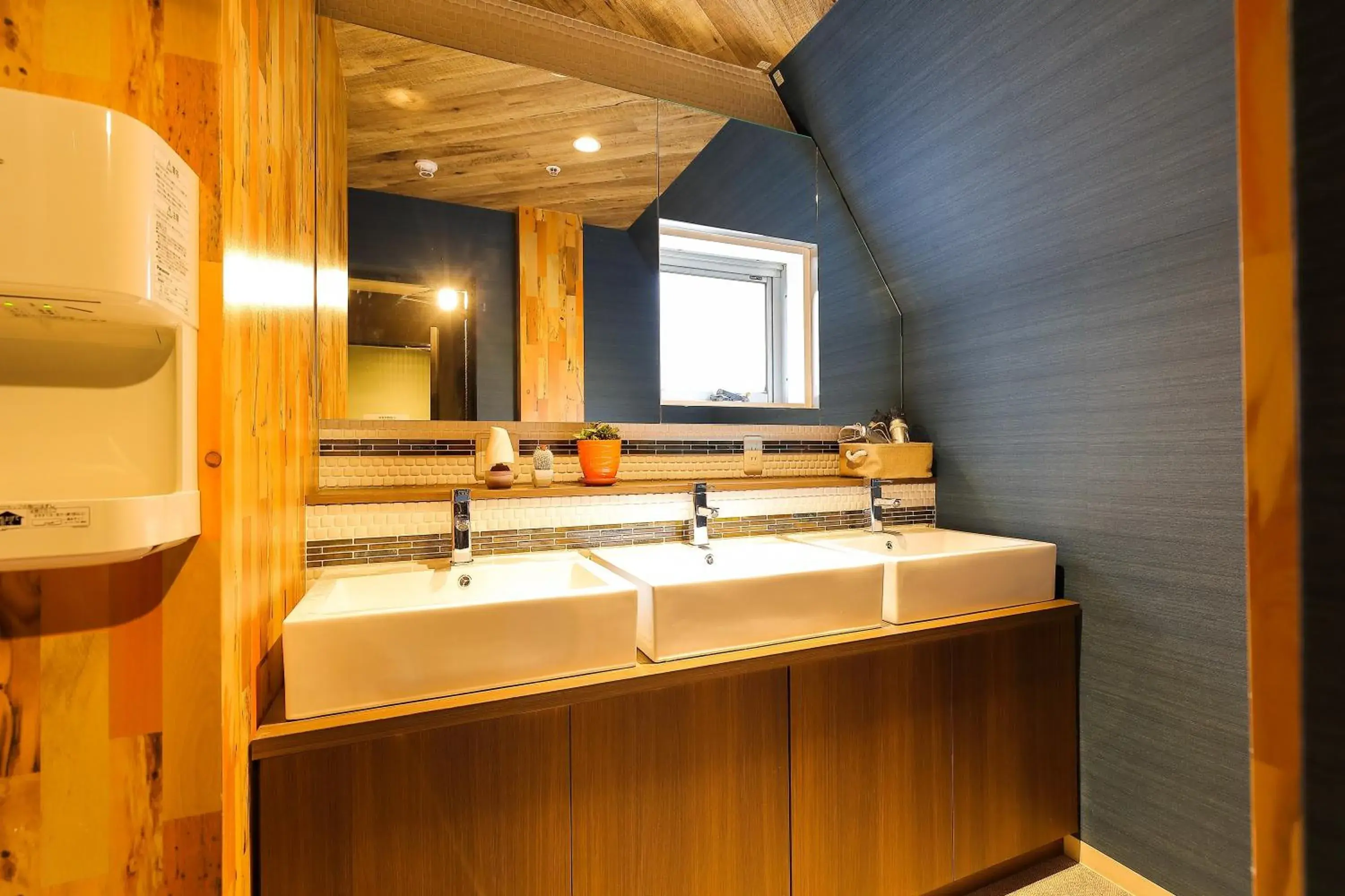 Family Room with Shared Bathroom - single occupancy in Guesthouse Kobe Nadeshikoya Family Room with Shared Bathroom - single occupancy in Guesthouse Kobe Nadeshikoya