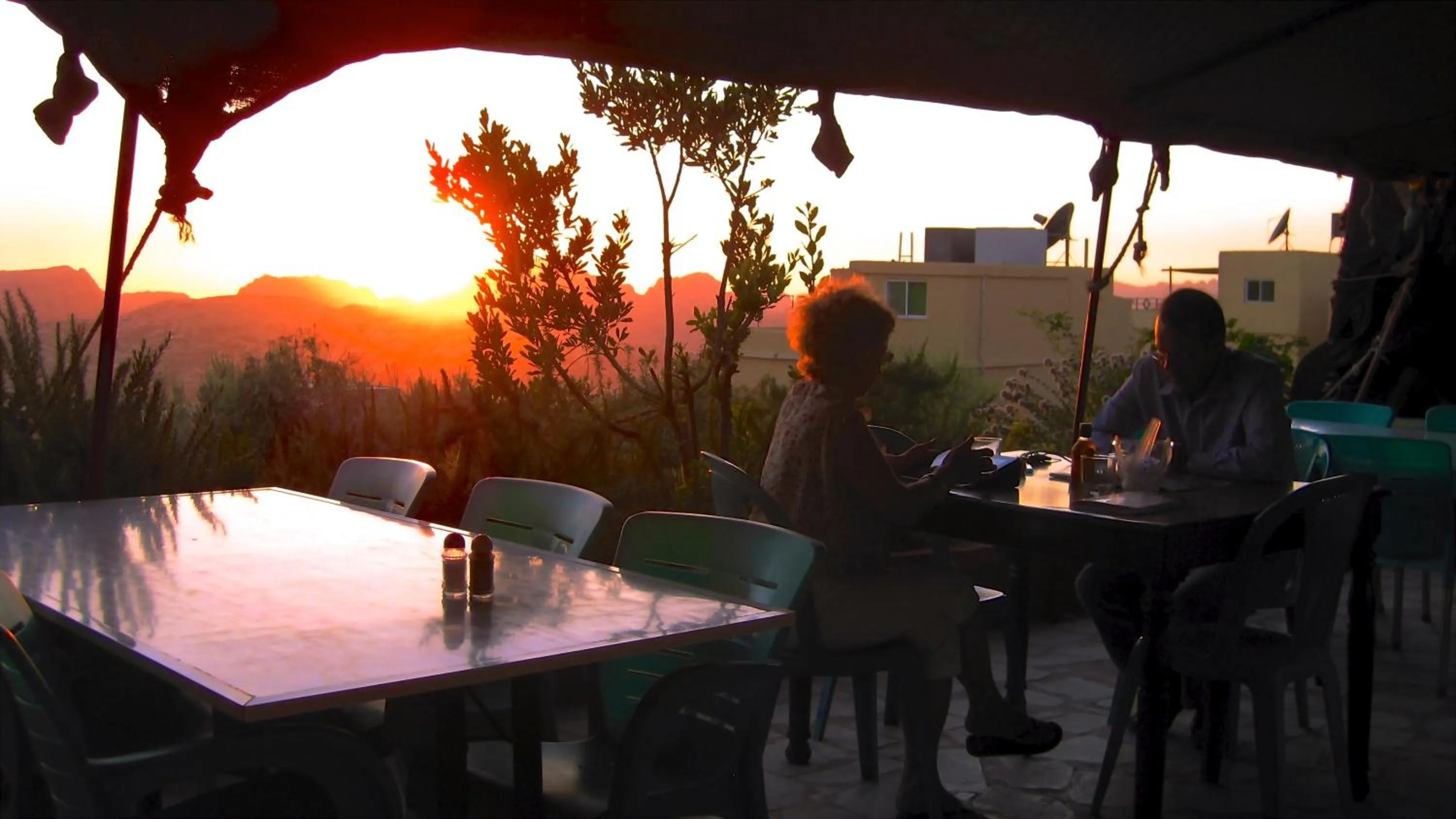 Restaurant/places to eat in Valentine Inn