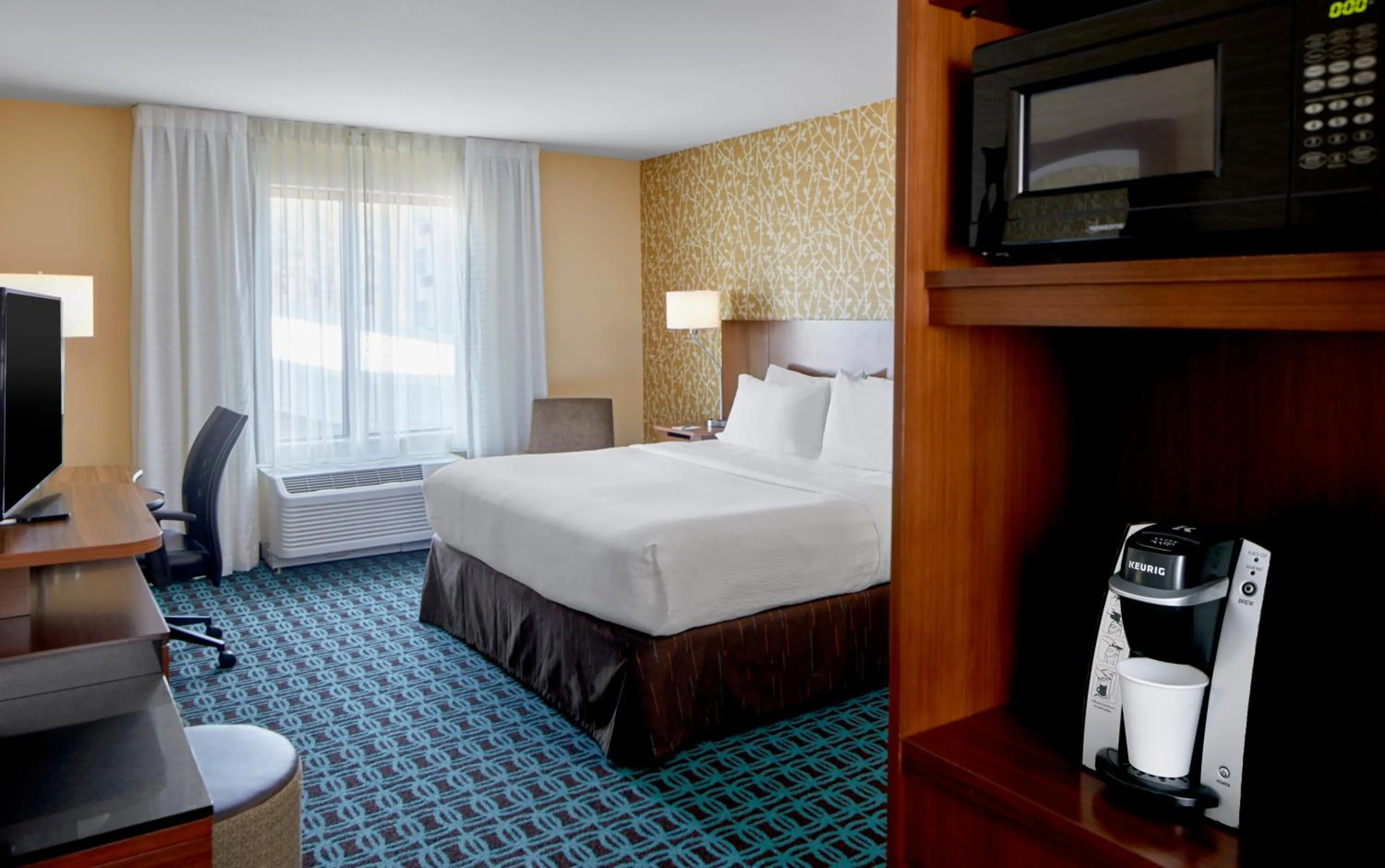 Bed in Fairfield Inn & Suites by Marriott Atlanta Lithia Springs