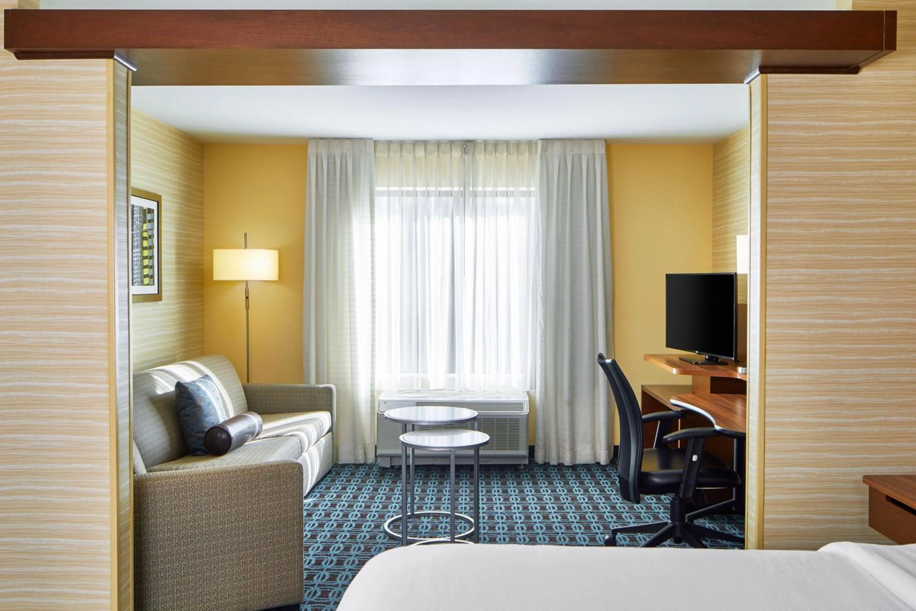 Living room, Bed in Fairfield Inn & Suites by Marriott Atlanta Lithia Springs