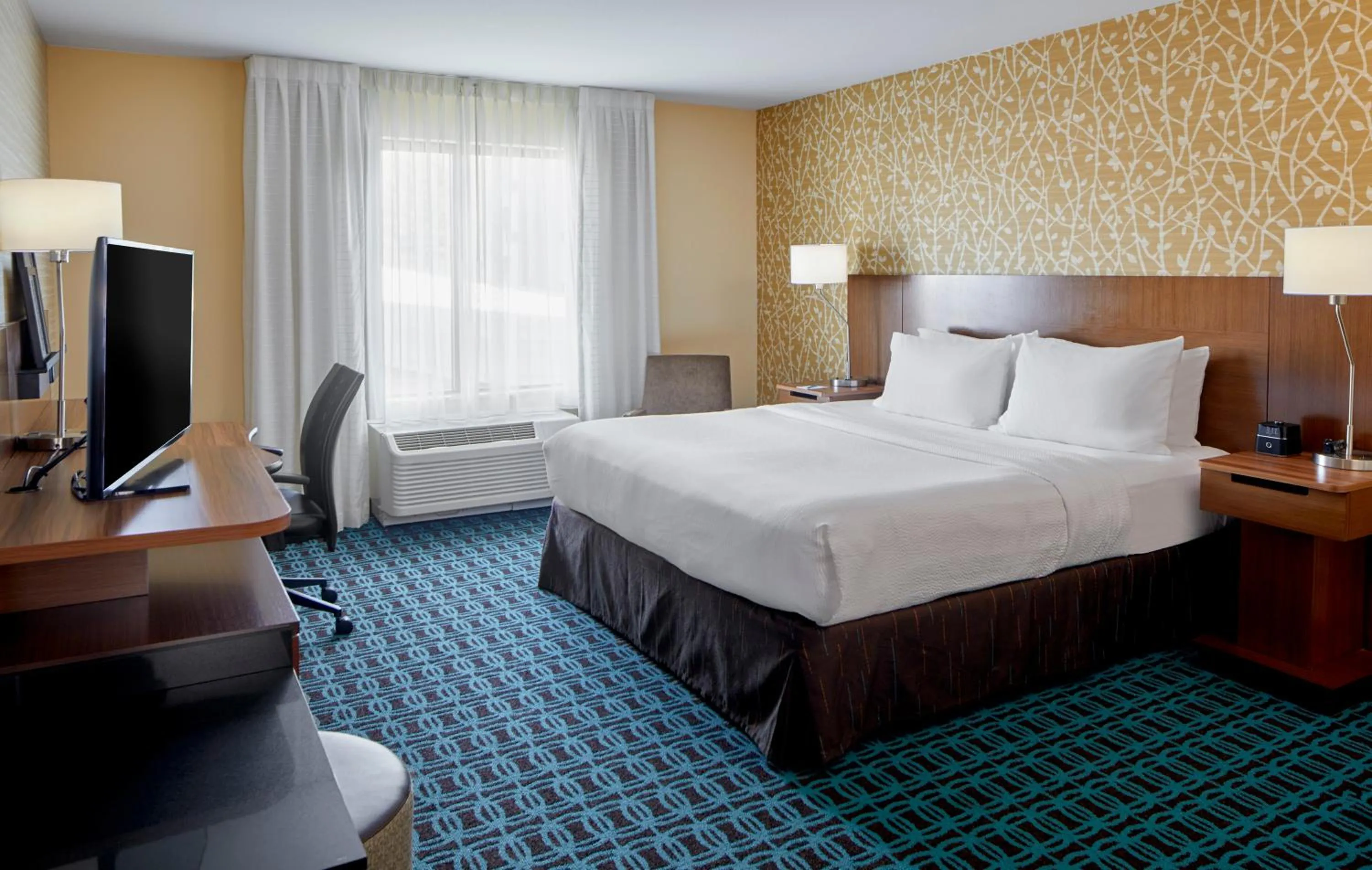 Bed in Fairfield Inn & Suites by Marriott Atlanta Lithia Springs