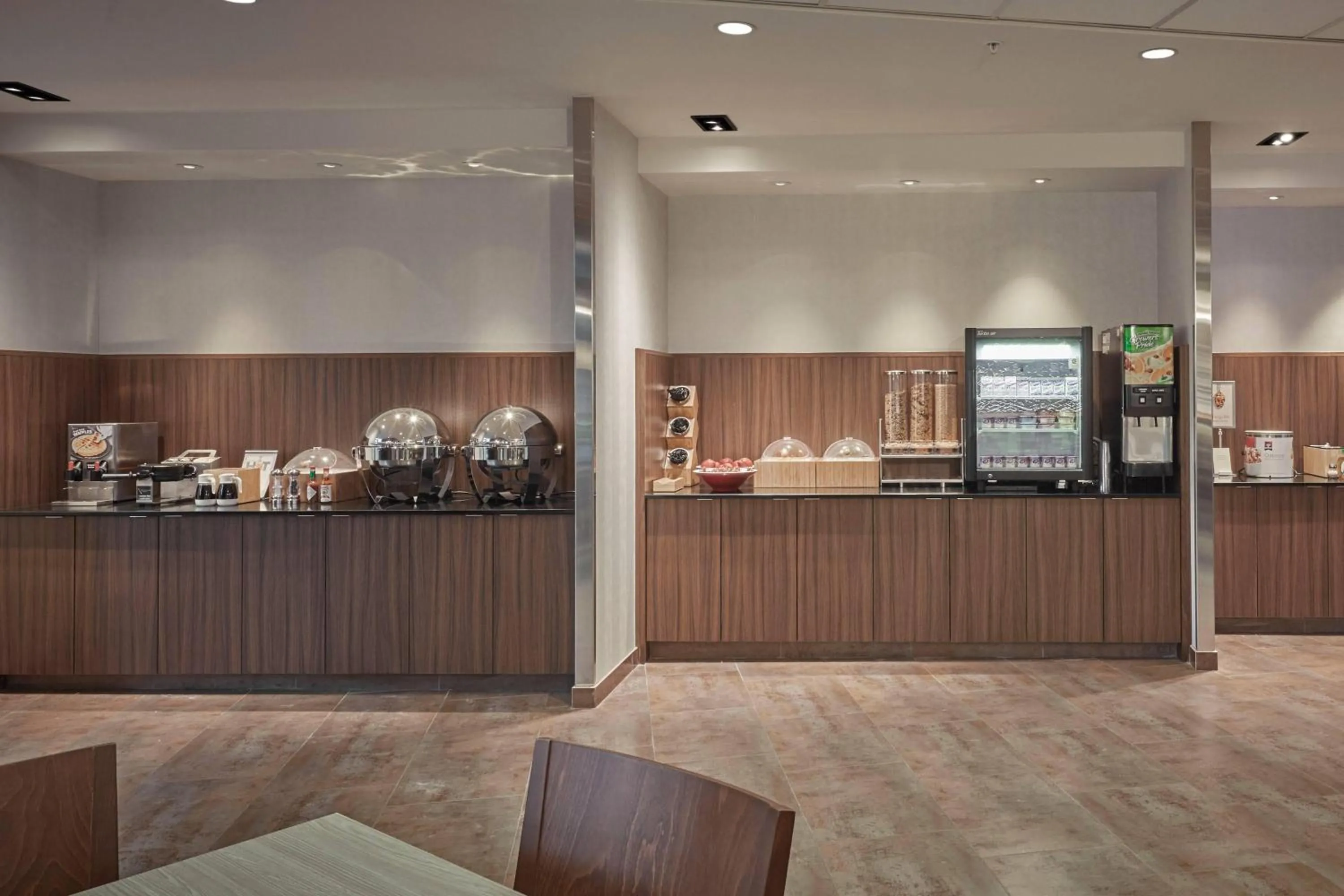 Breakfast in Fairfield Inn & Suites by Marriott Grand Mound Centralia