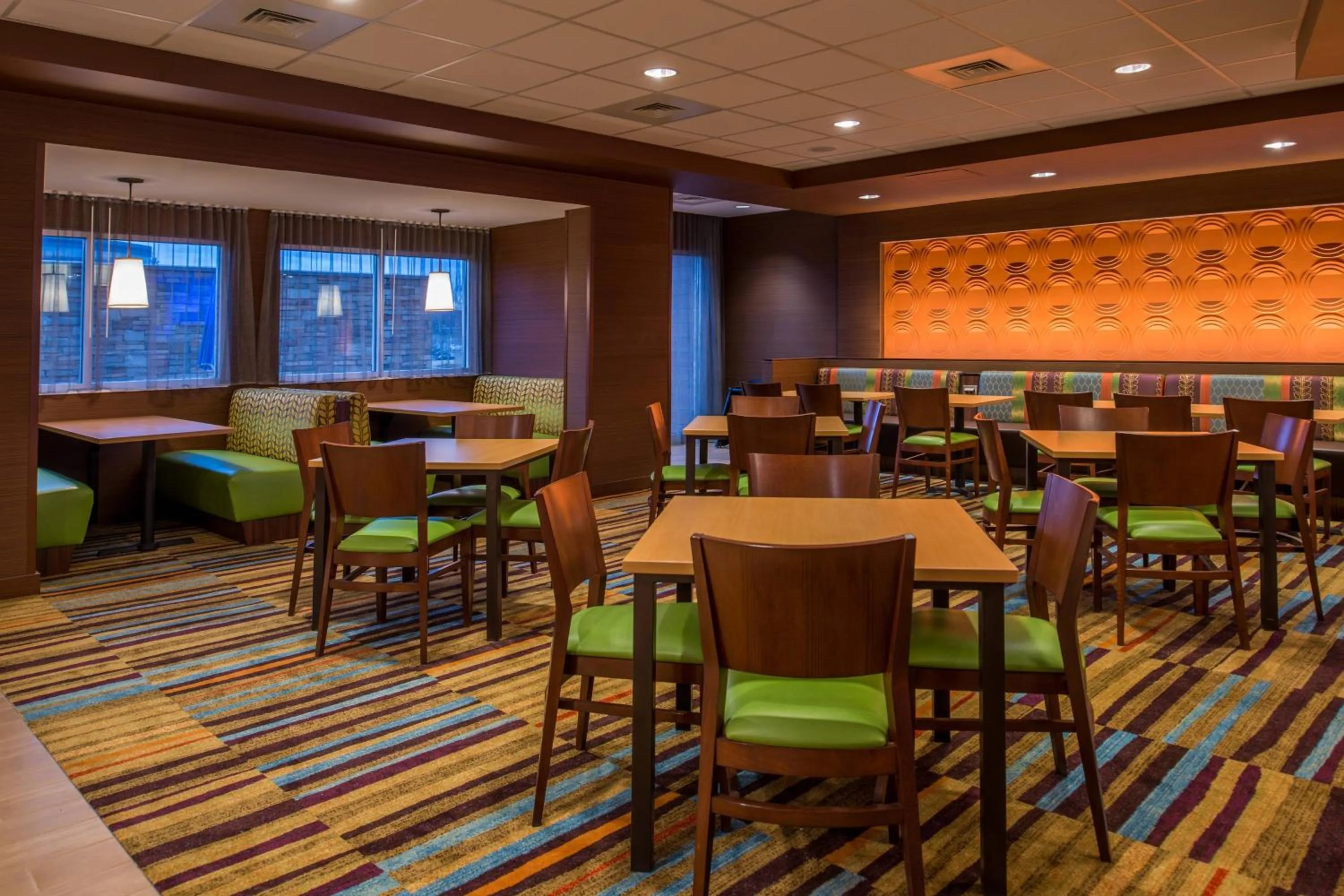 Restaurant/places to eat in Fairfield Inn & Suites by Marriott St. Louis Westport