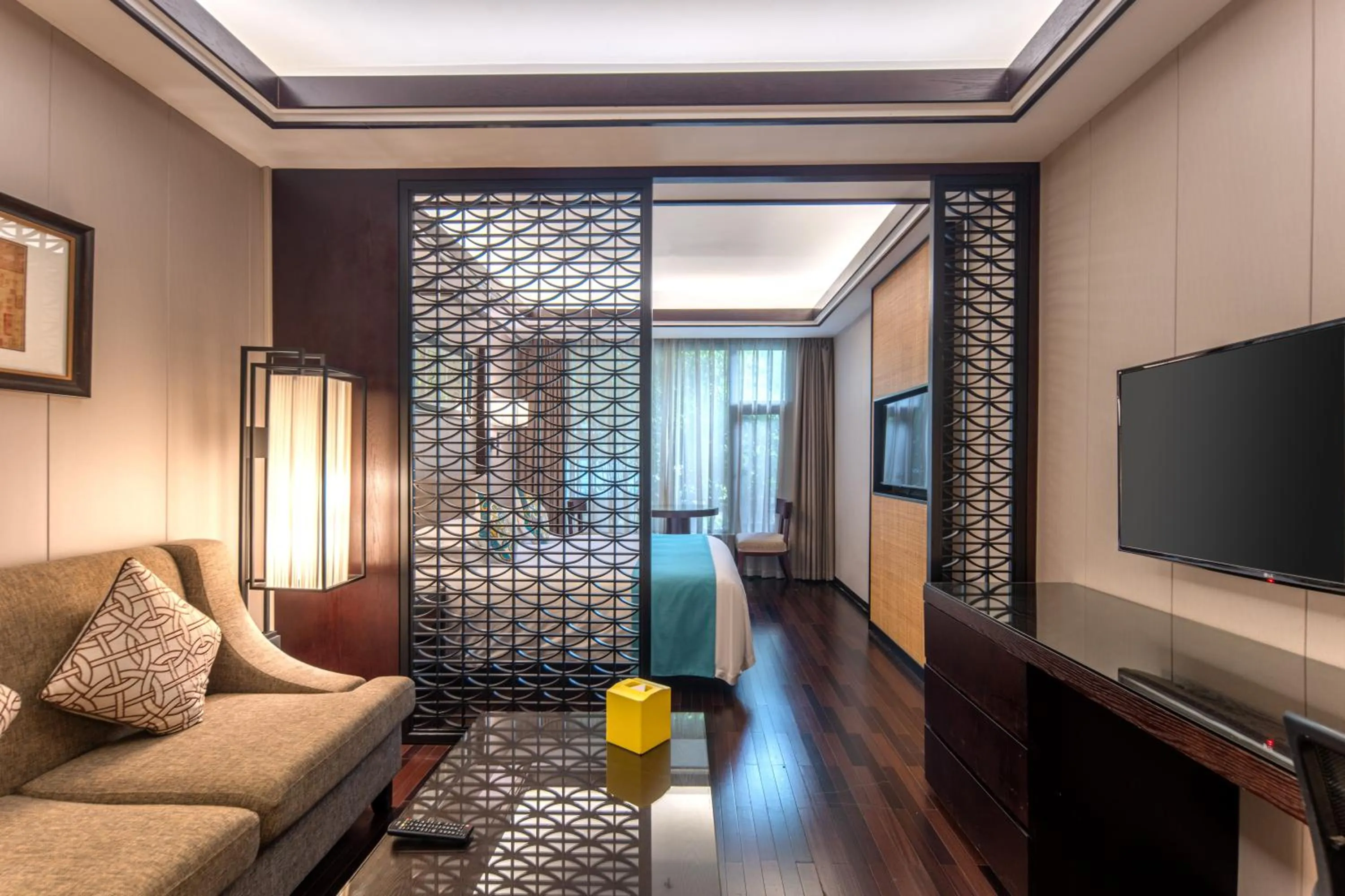 Living room in SSAW Boutique Hotel Hangzhou West Lake Yilian