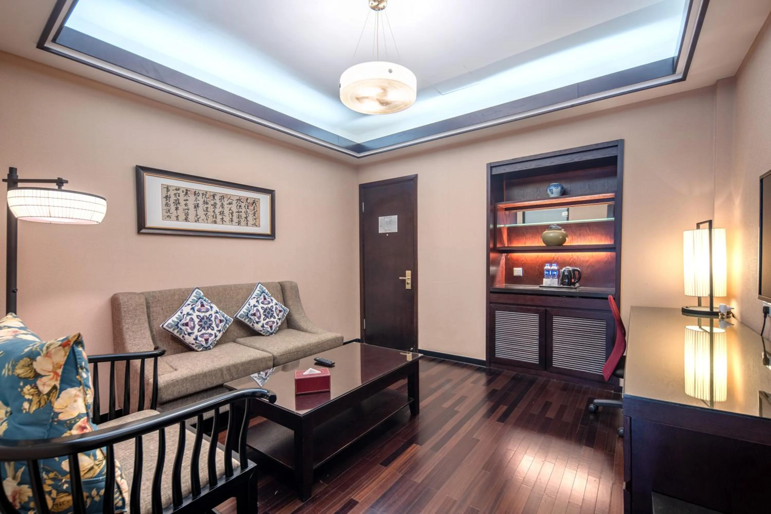 Living room in SSAW Boutique Hotel Hangzhou West Lake Yilian