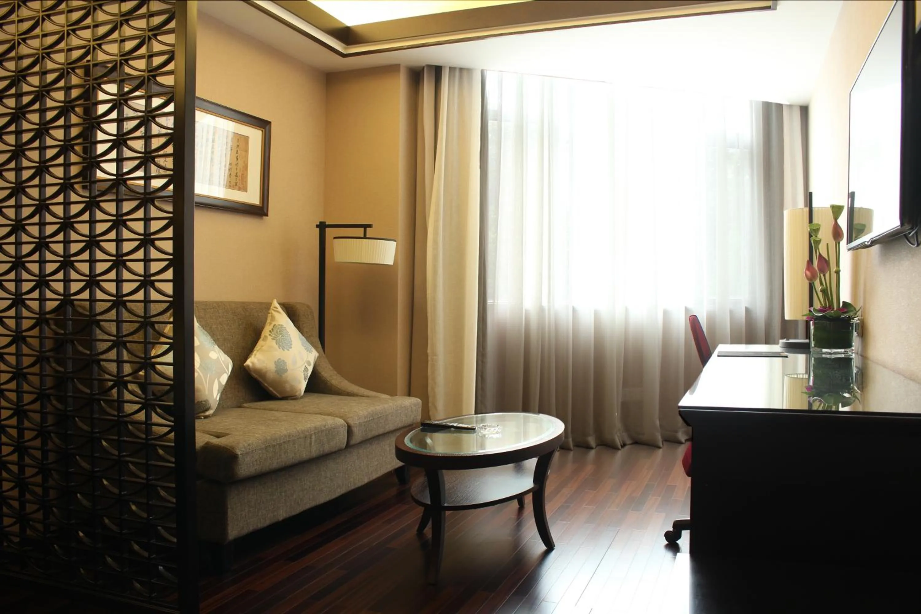 Photo of the whole room, Bed in SSAW Boutique Hotel Hangzhou West Lake Yilian
