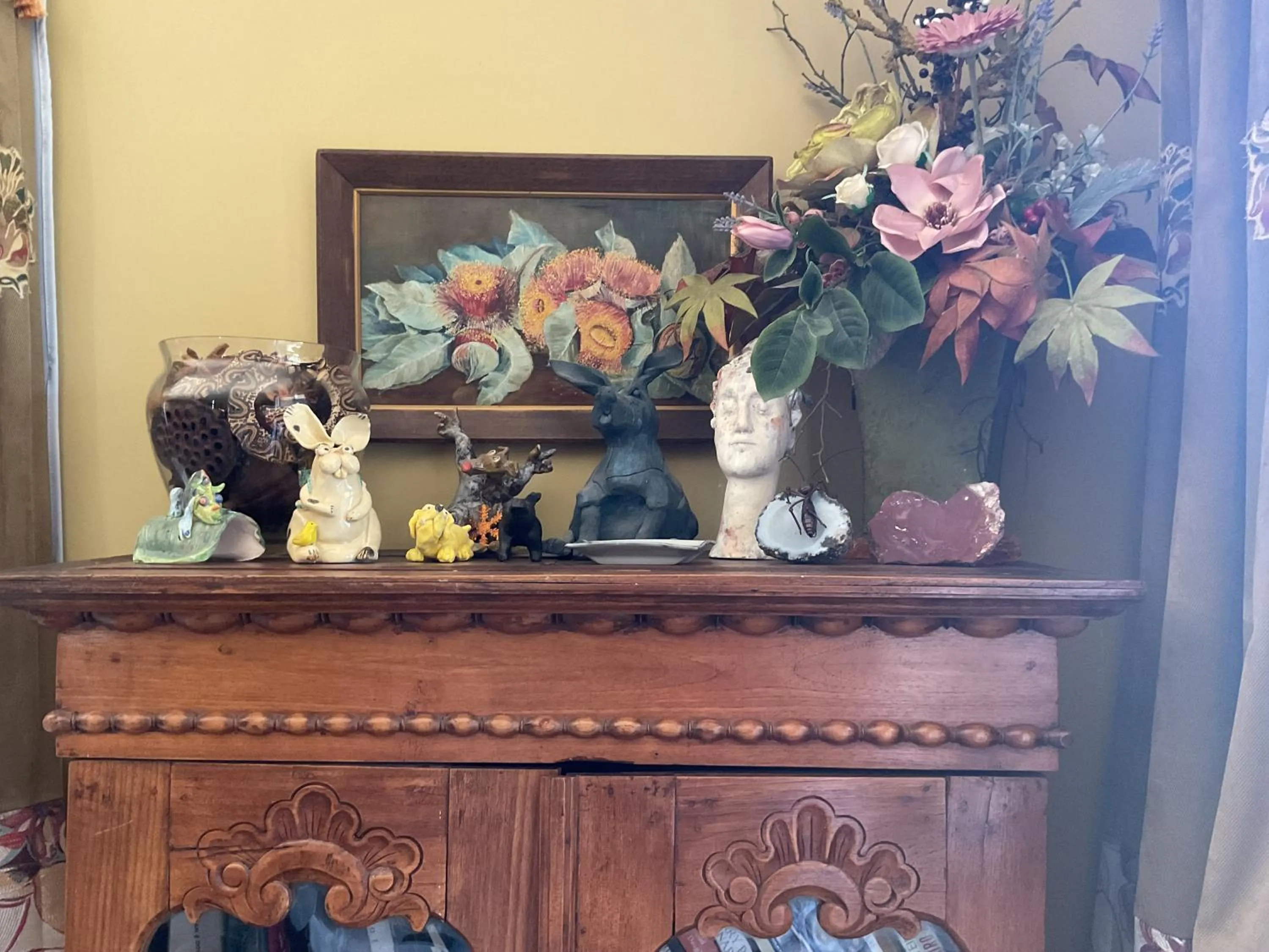 Decorative detail in Redwood Valley B & B