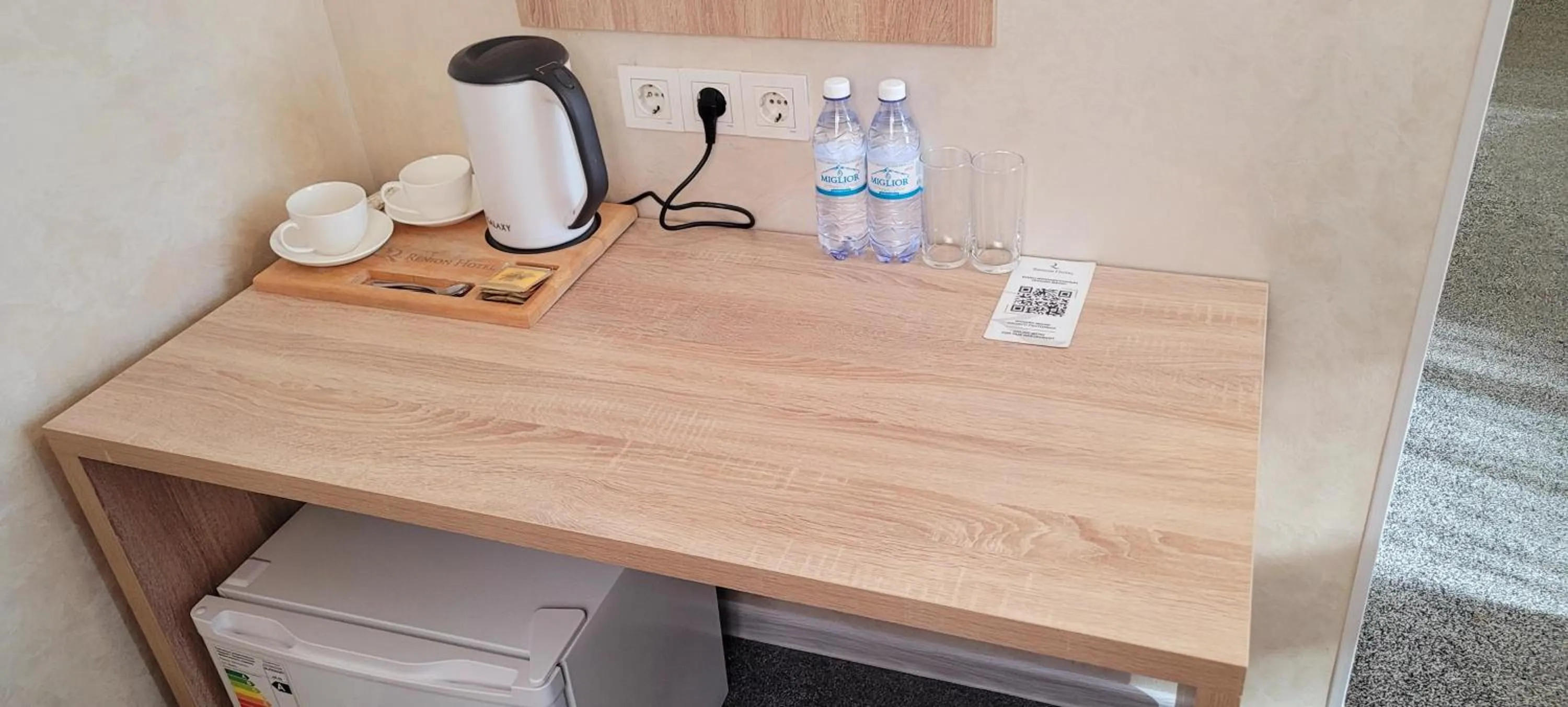 Coffee/tea facilities in Renion Hotel