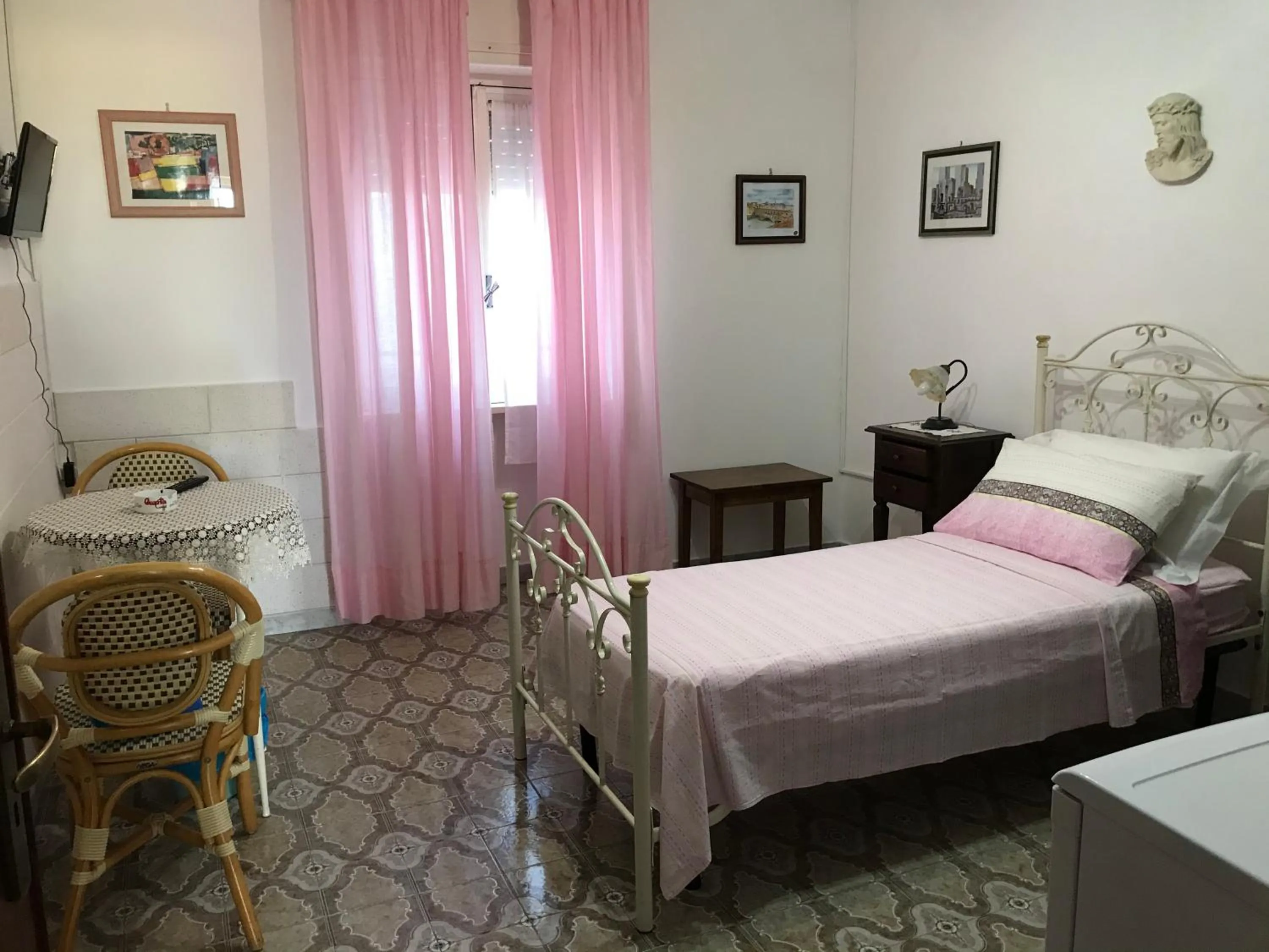 Bed in Albergo Europa