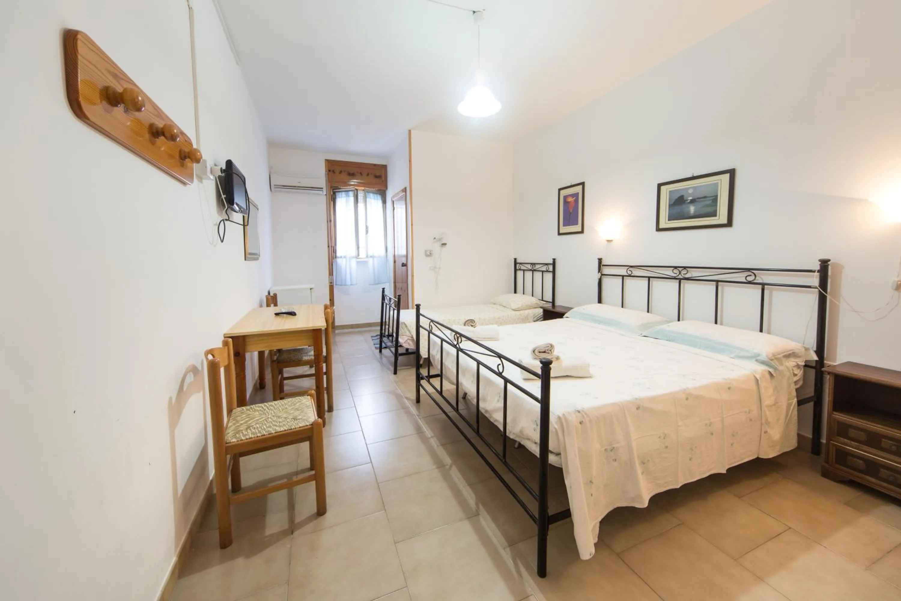 Photo of the whole room, Bed in Albergo Europa