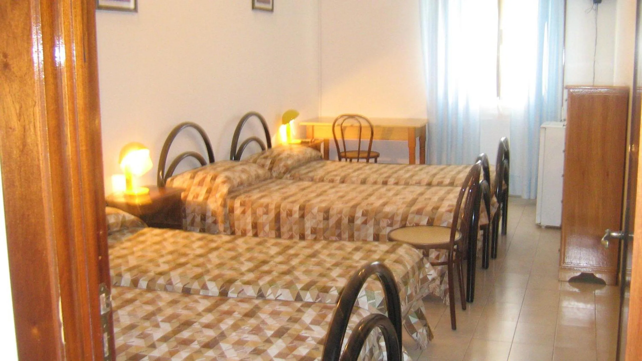 Day, Bed in Albergo Europa