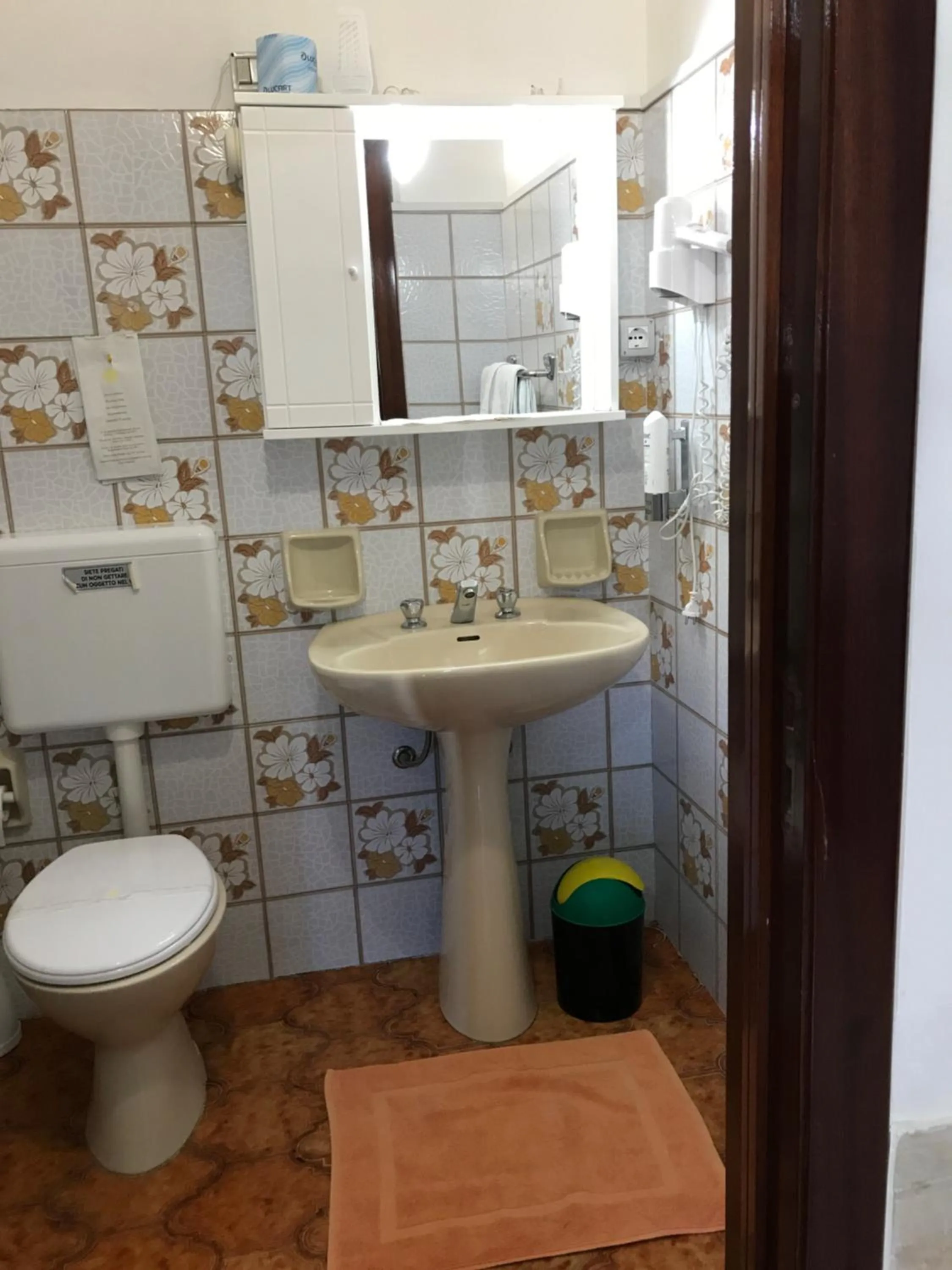 Bathroom in Albergo Europa