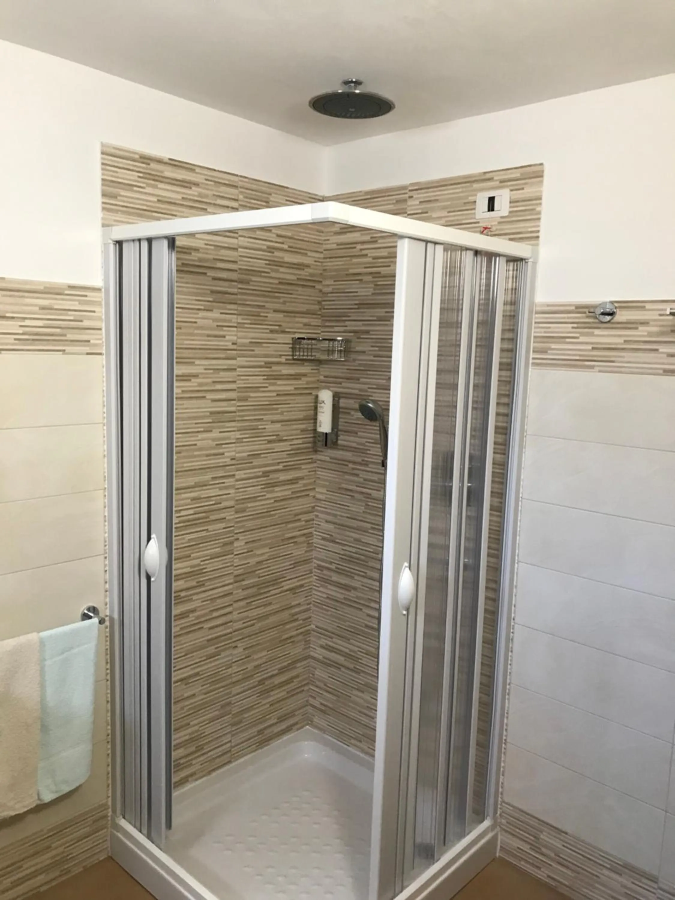 Bathroom in Albergo Europa