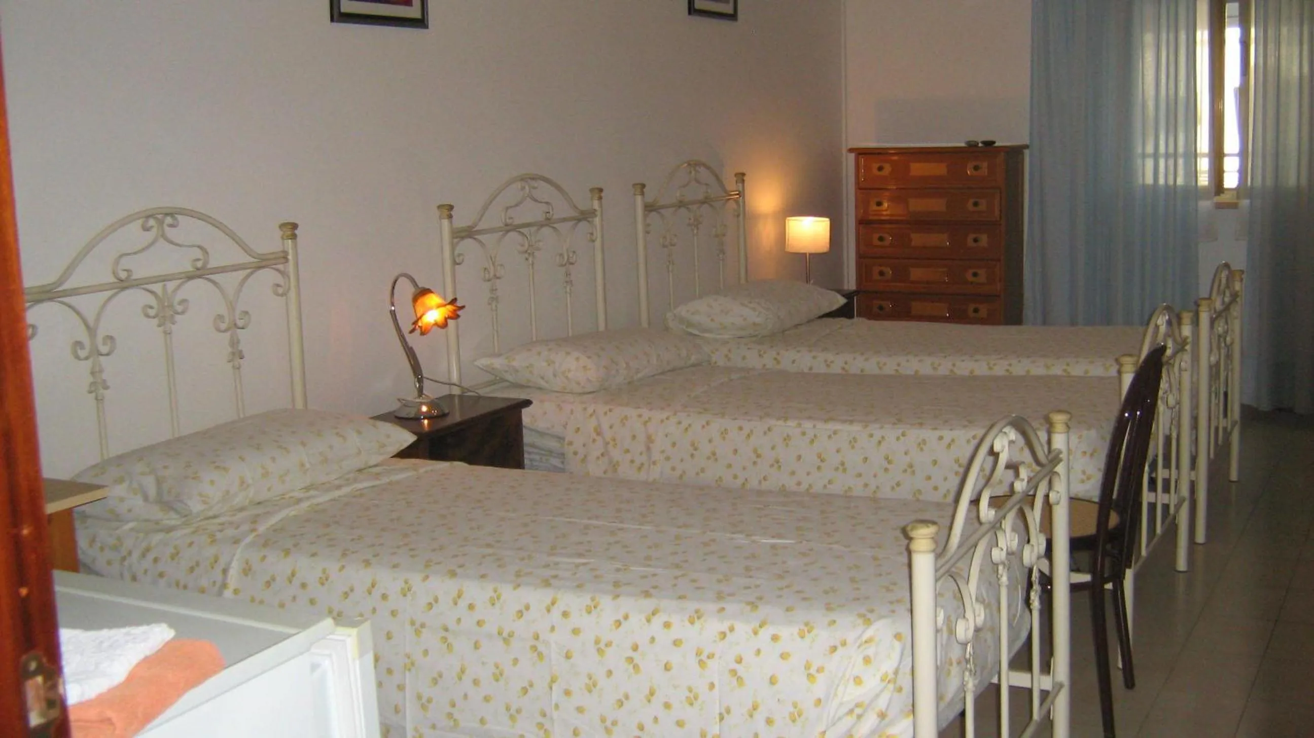 Bed in Albergo Europa