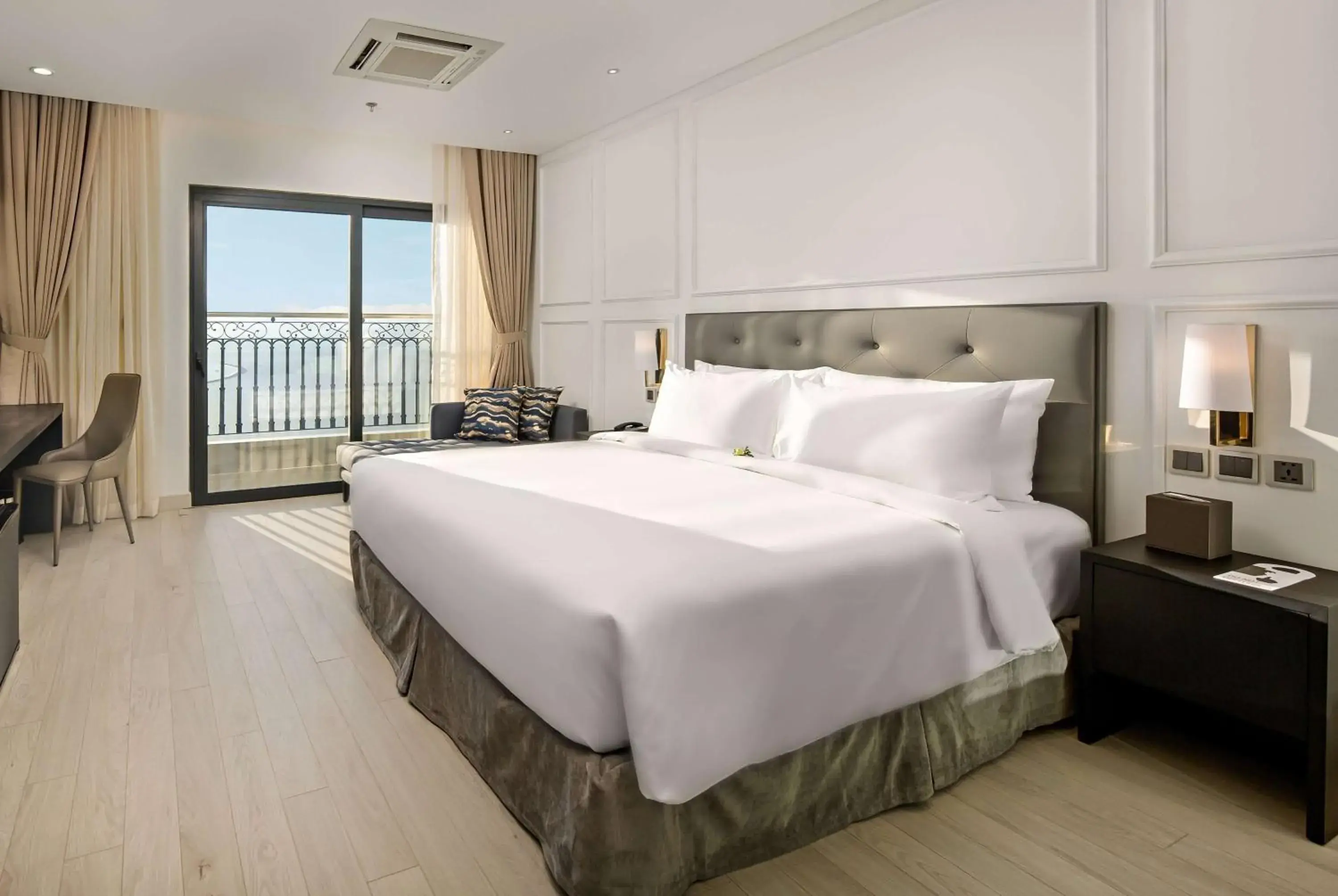 Photo of the whole room, Bed in Wyndham Danang Golden Bay - Free Shuttle Bus to Beach Photo of the whole room, Bed in Wyndham Danang Golden Bay - Free Shuttle Bus to Beach