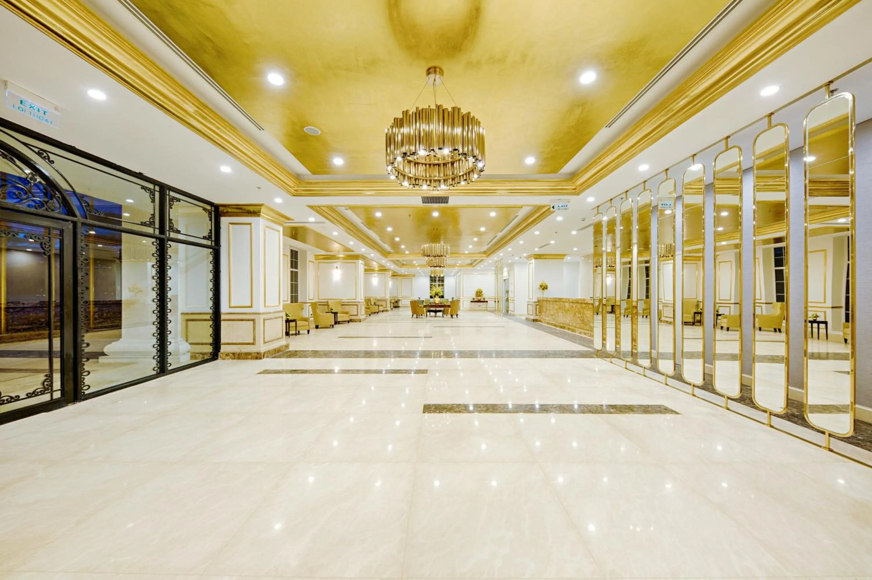 Lobby or reception in Wyndham Danang Golden Bay - Free Shuttle Bus to Beach