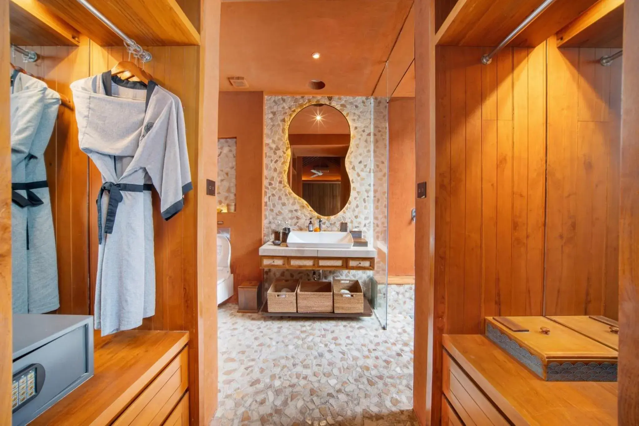 Bathroom in Sana Vie Villa Seminyak by Ini Vie Hospitality Bathroom in Sana Vie Villa Seminyak by Ini Vie Hospitality