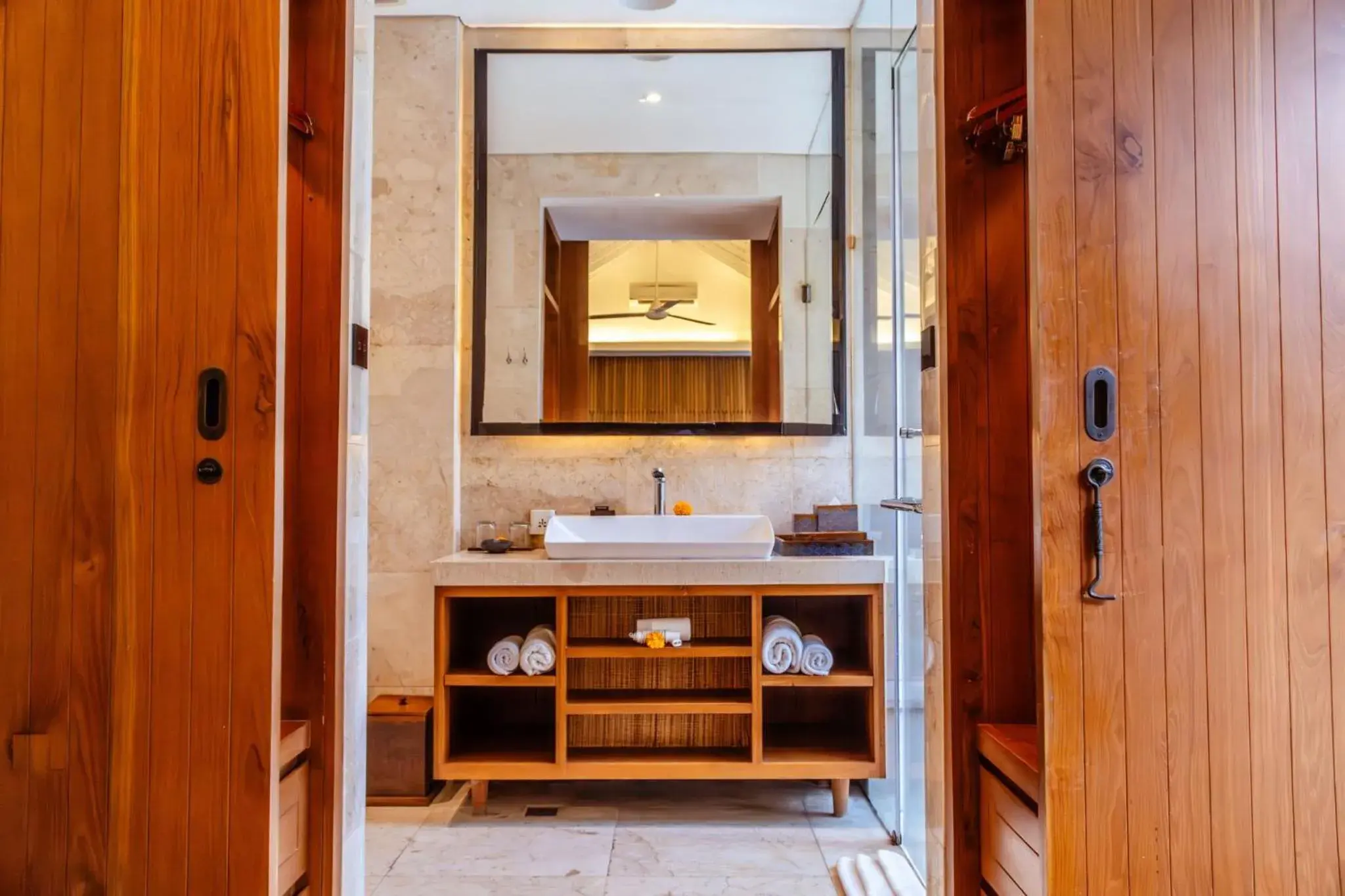 Bathroom in Sana Vie Villa Seminyak by Ini Vie Hospitality Bathroom in Sana Vie Villa Seminyak by Ini Vie Hospitality