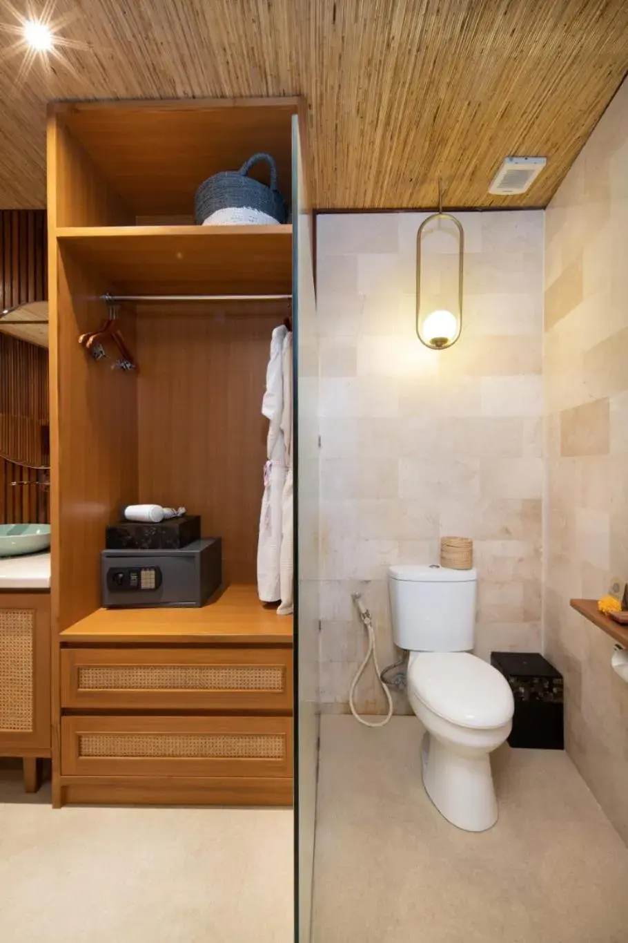Toilet in Sana Vie Villa Seminyak by Ini Vie Hospitality Toilet in Sana Vie Villa Seminyak by Ini Vie Hospitality