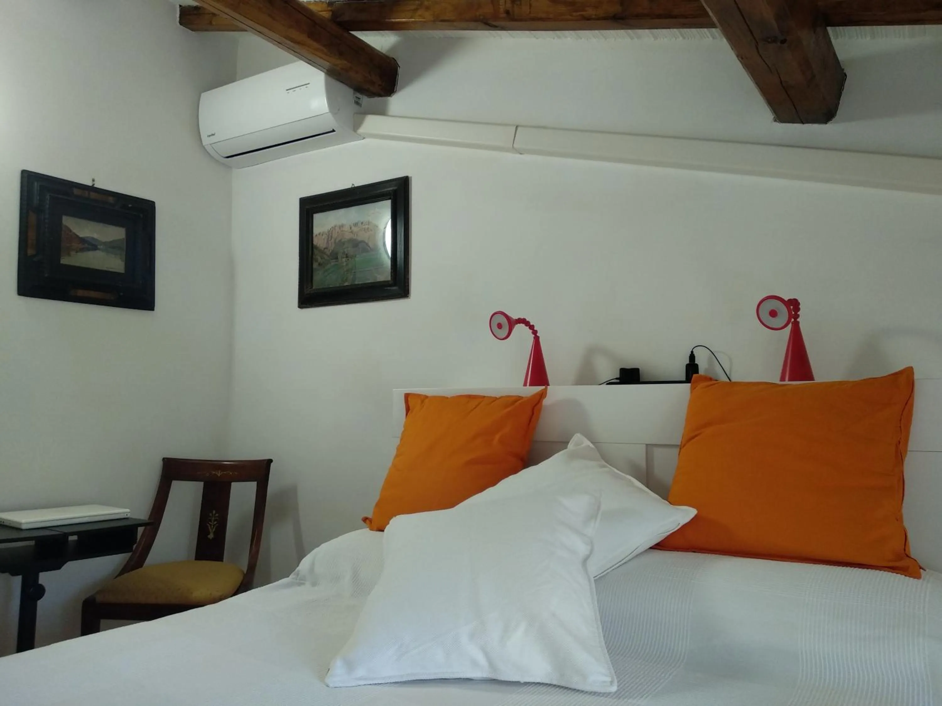 Decorative detail, Bed in Baduerughe - ValledelLago