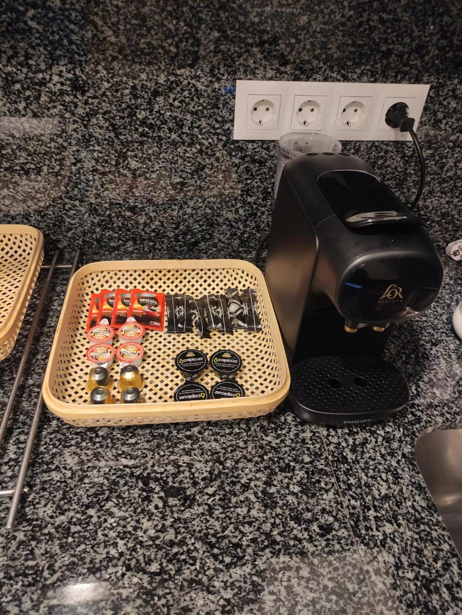 Coffee/tea facilities in Slow Suites Bellas Artes