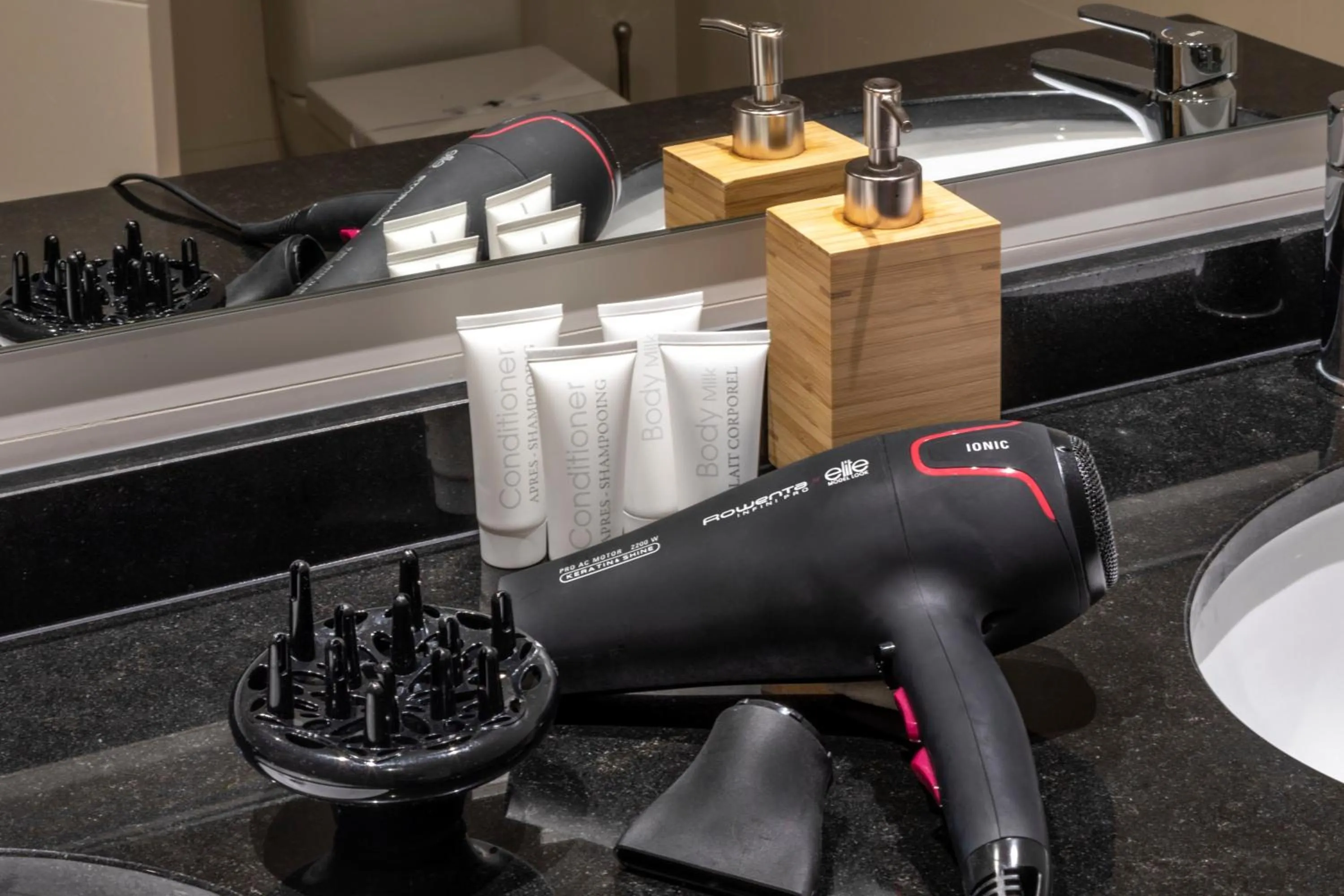 Decorative detail in Slow Suites Bellas Artes