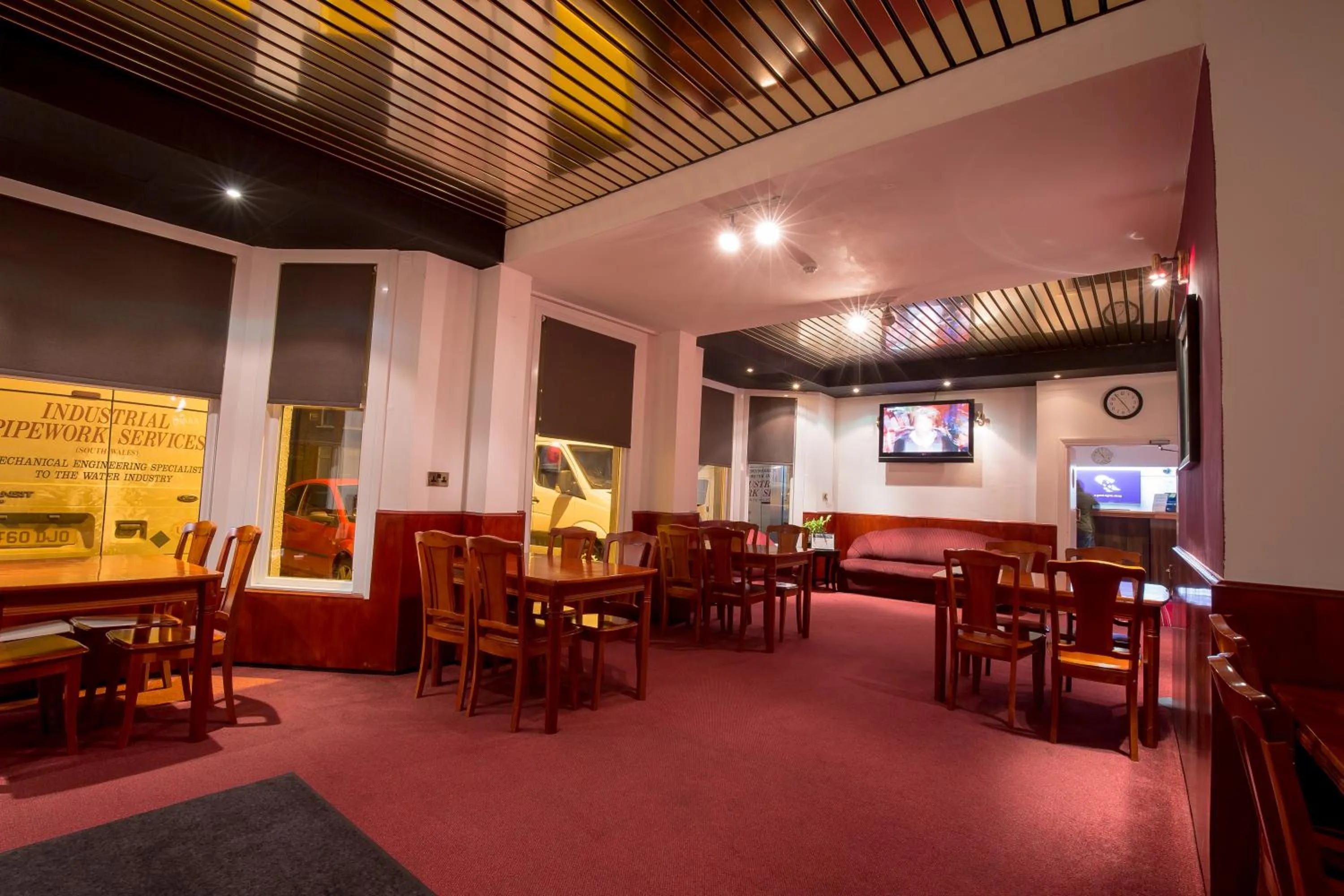 Restaurant/Places to Eat in Cranford Hotel