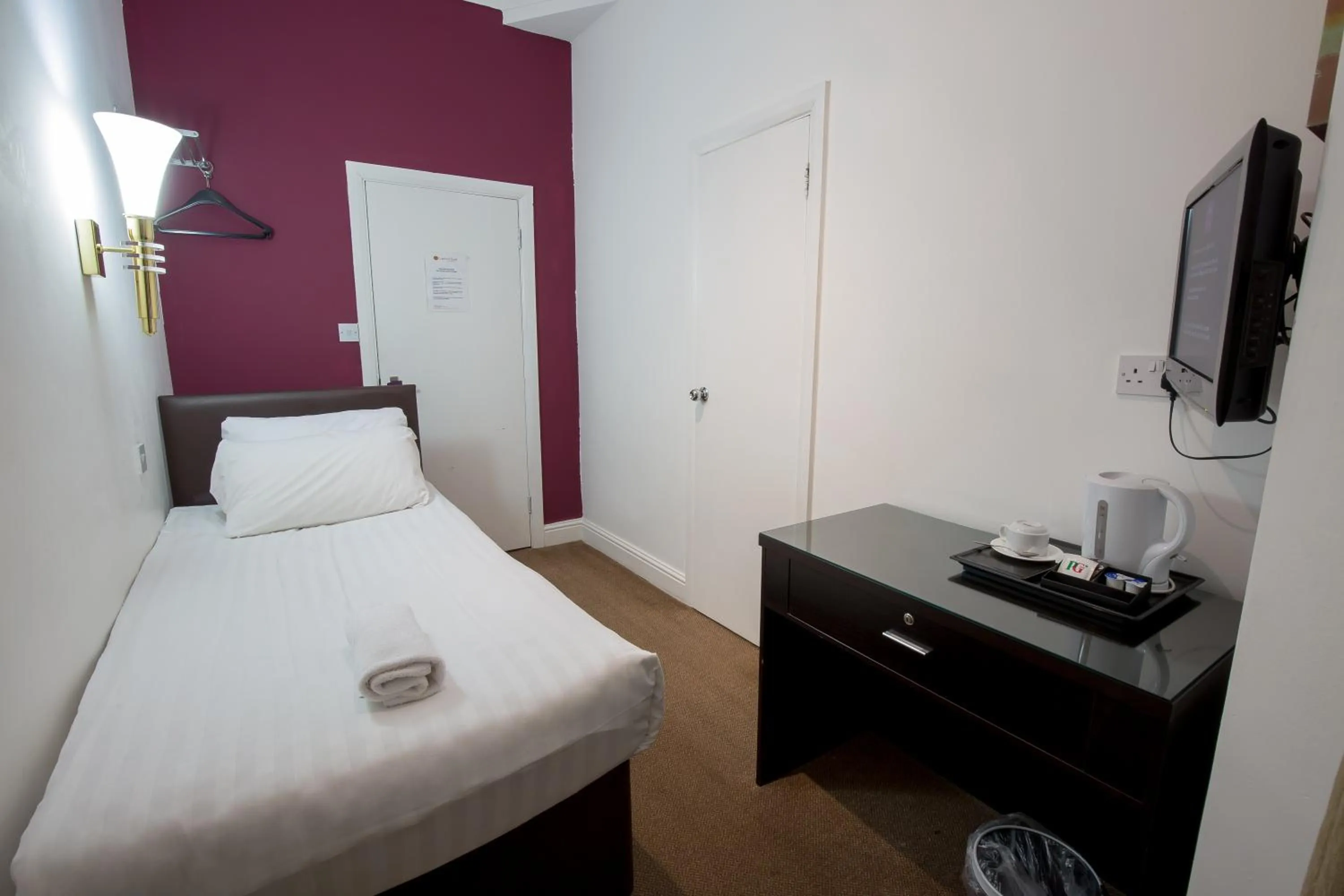 Coffee/tea facilities in Cranford Hotel