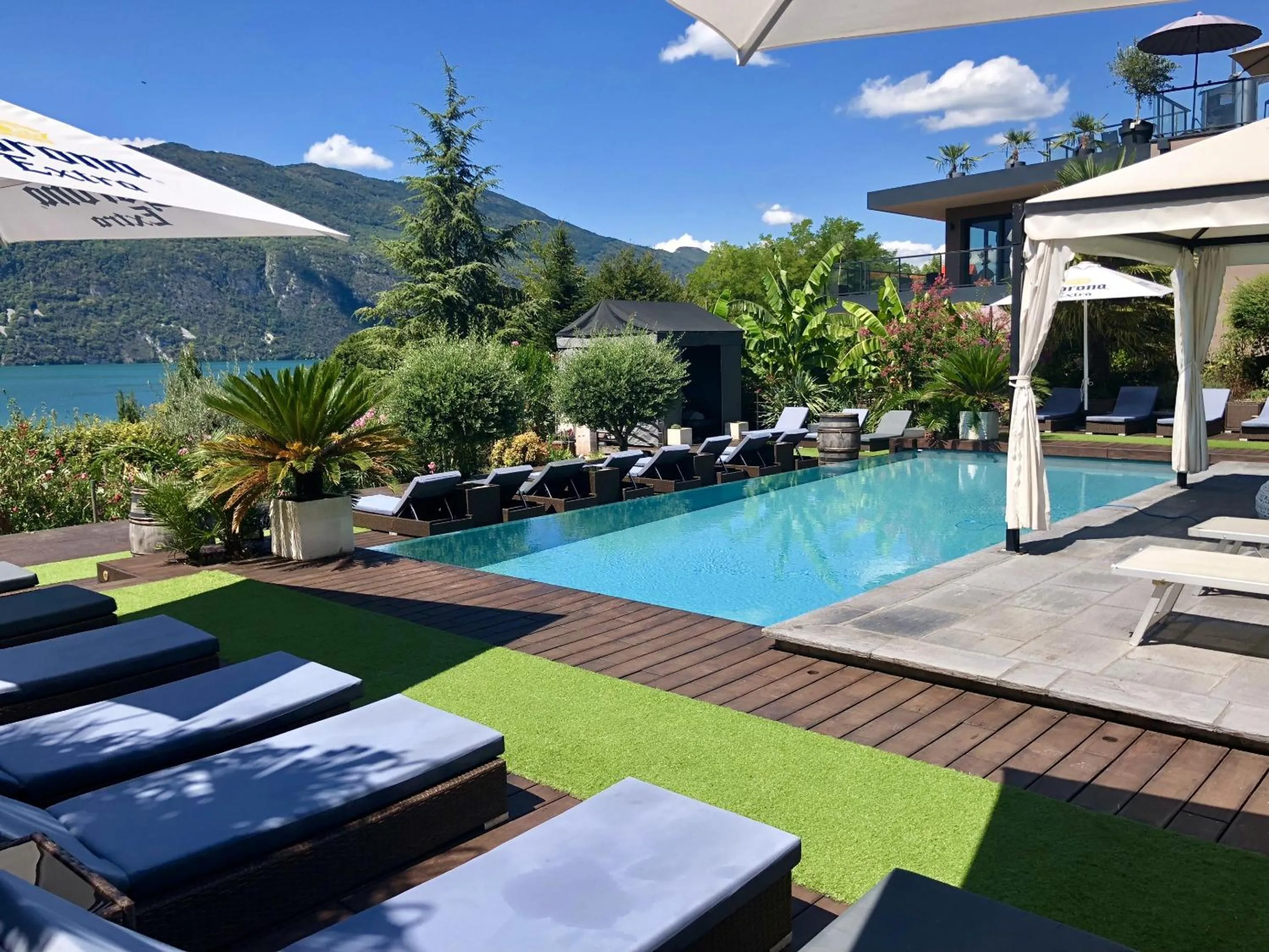 Pool view in Les Suites du Lac