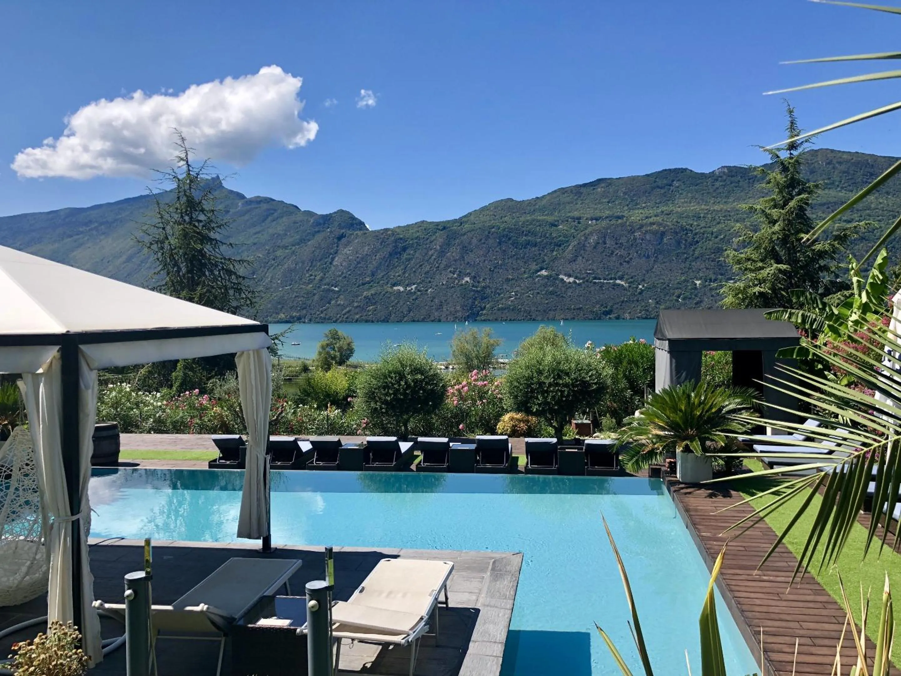 Pool view in Les Suites du Lac