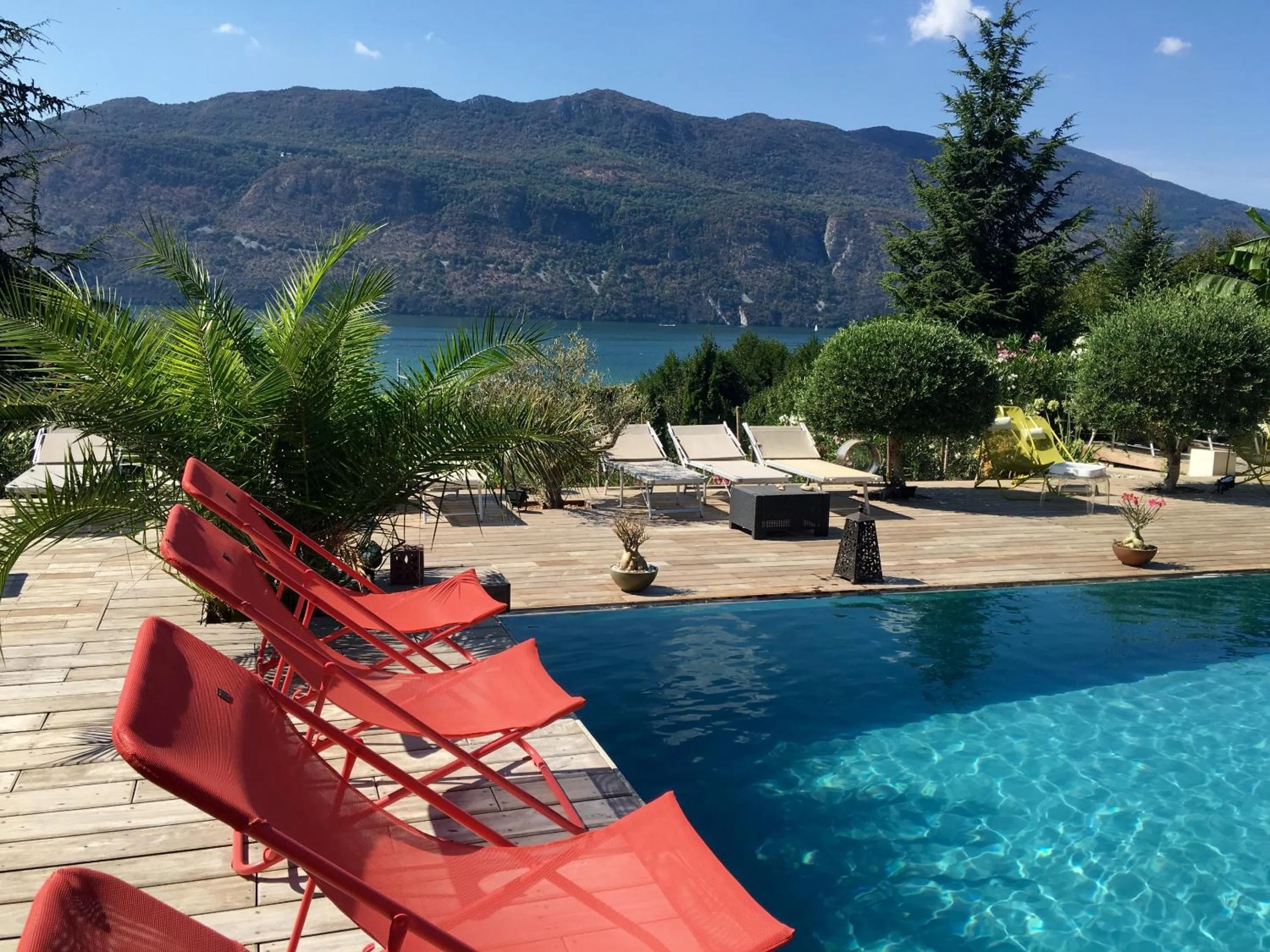 Pool view in Les Suites du Lac