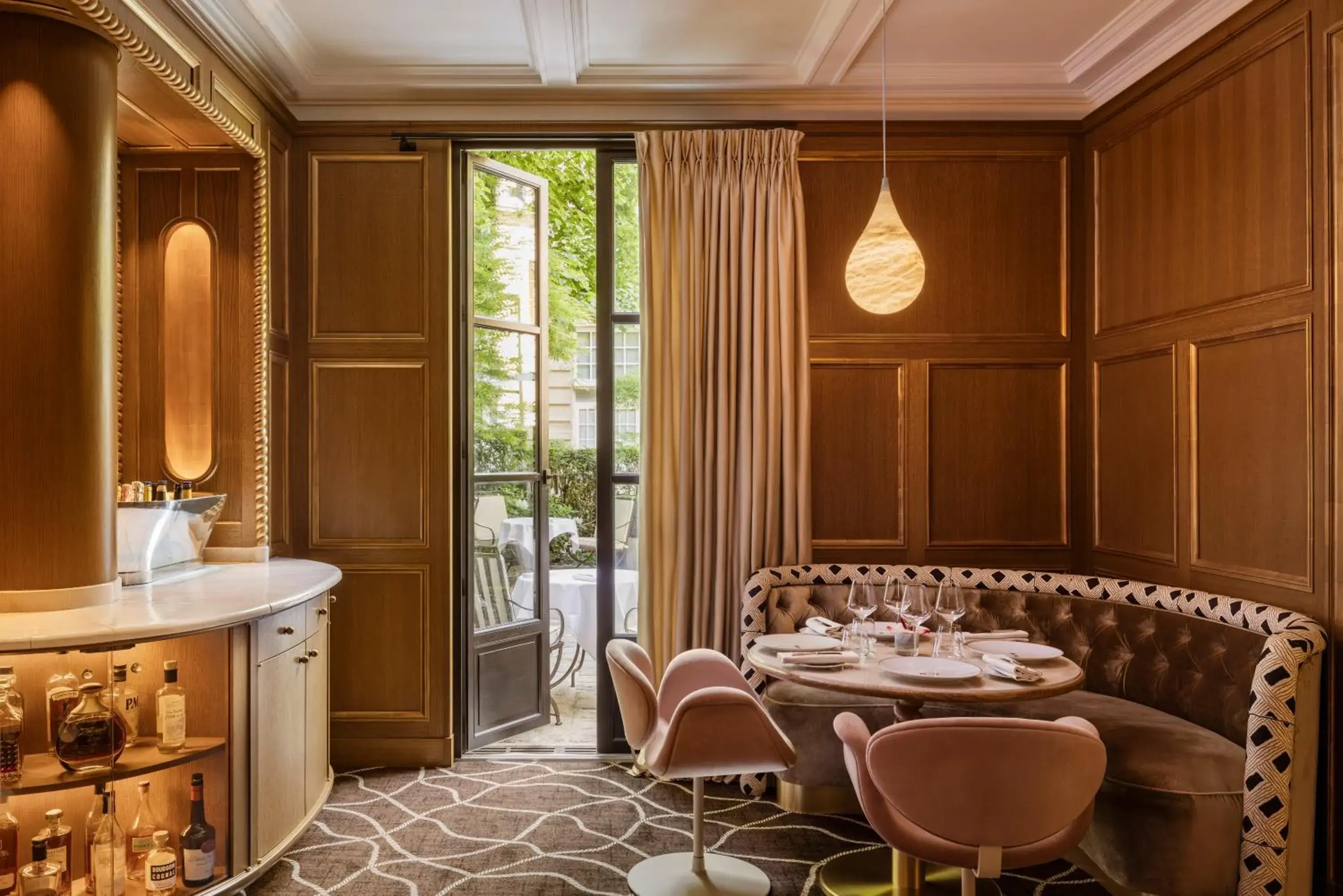 Restaurant/places to eat in Le Pavillon de la Reine & Spa, Place des Vosges Restaurant/places to eat in Le Pavillon de la Reine & Spa, Place des Vosges