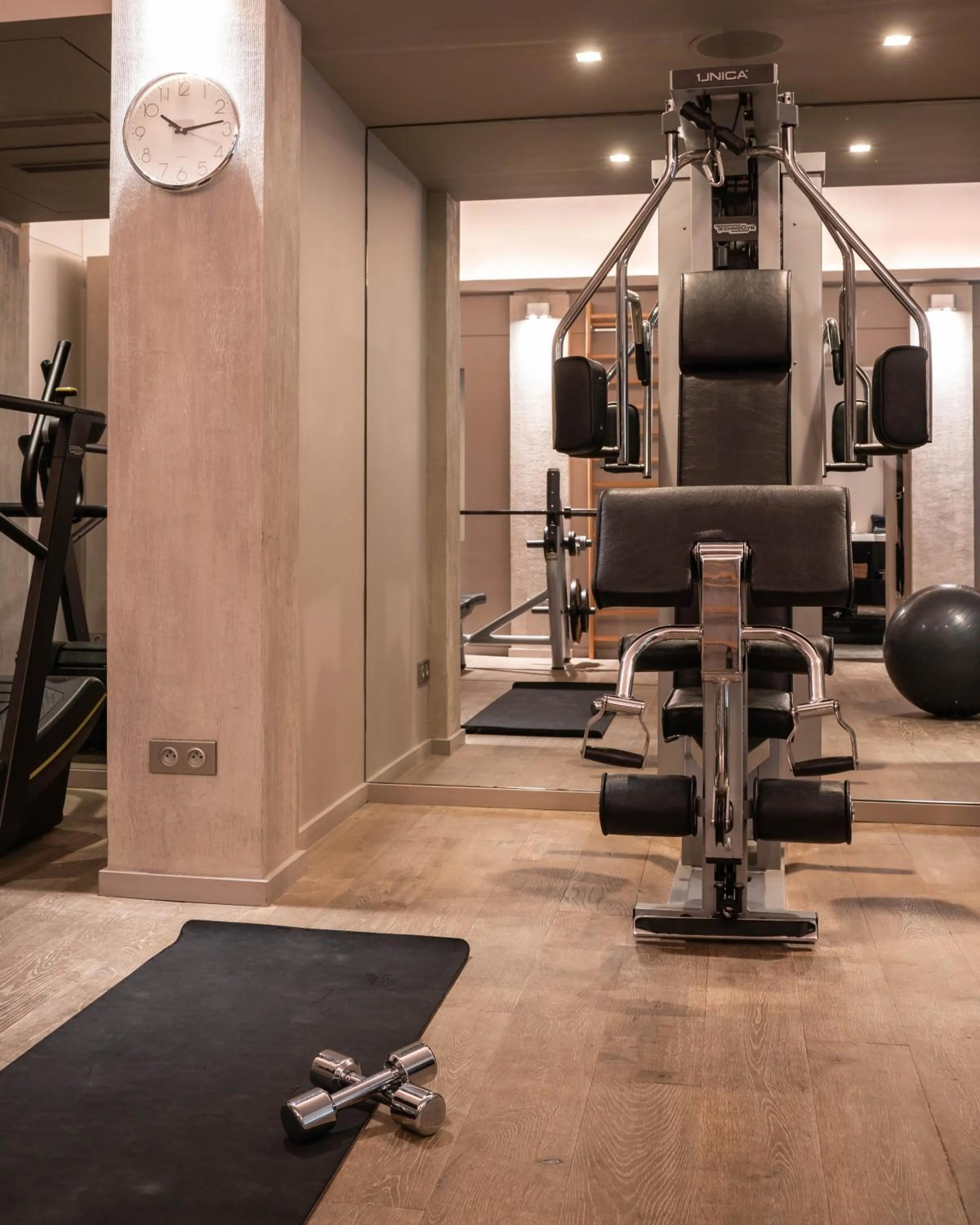 Fitness centre/facilities in Le Pavillon de la Reine & Spa, Place des Vosges