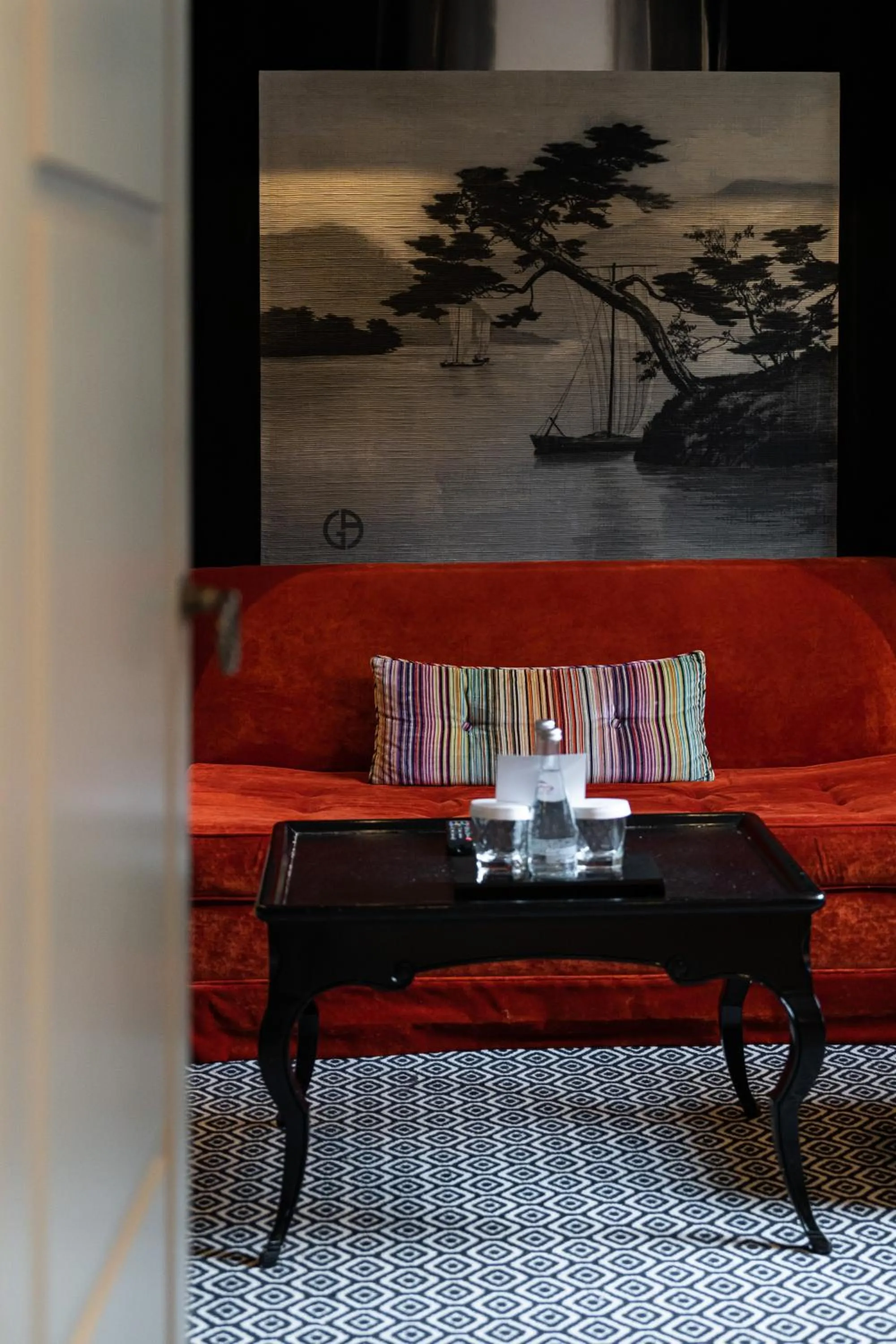 Bedroom in Le Pavillon de la Reine & Spa, Place des Vosges