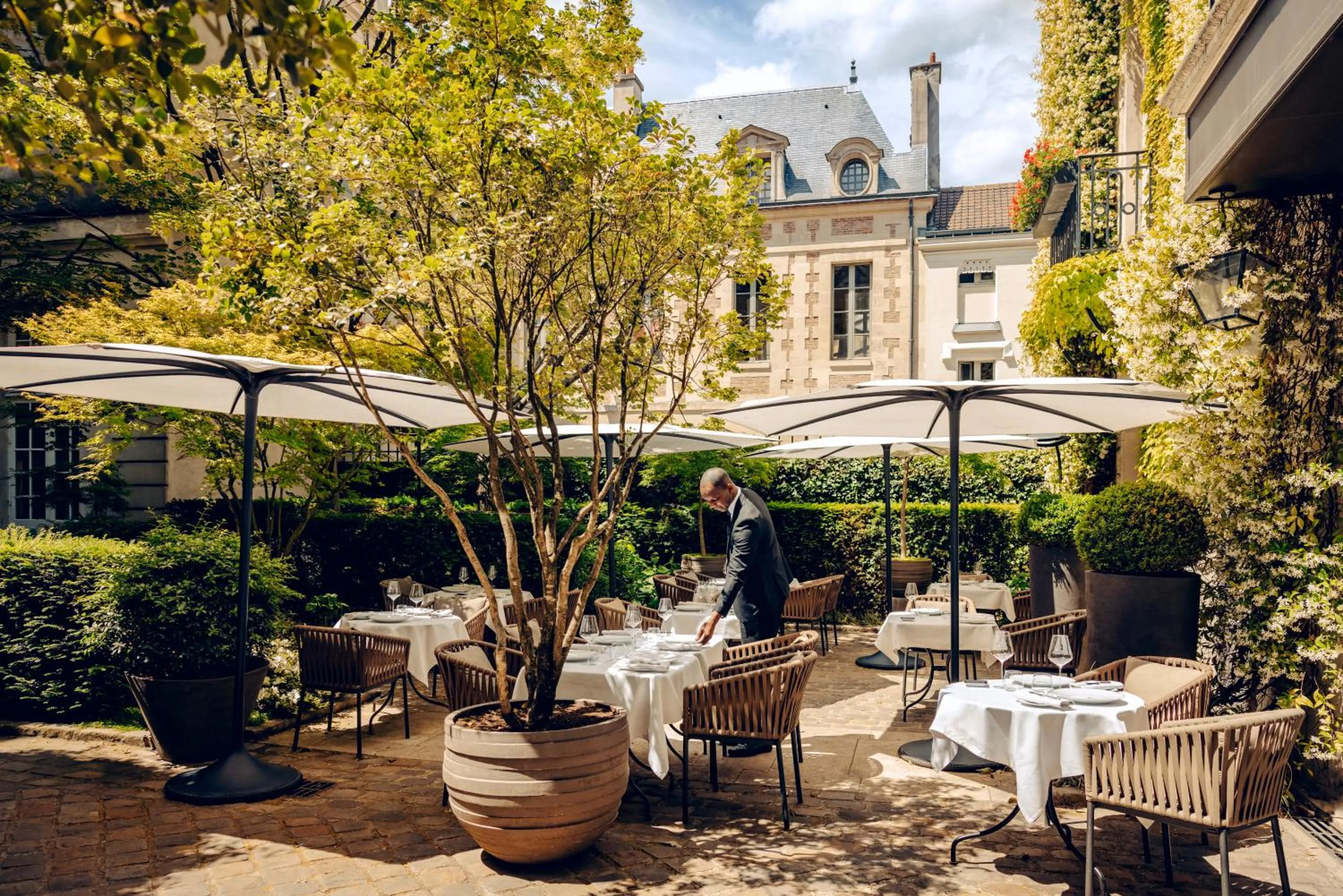 Patio in Le Pavillon de la Reine & Spa, Place des Vosges
