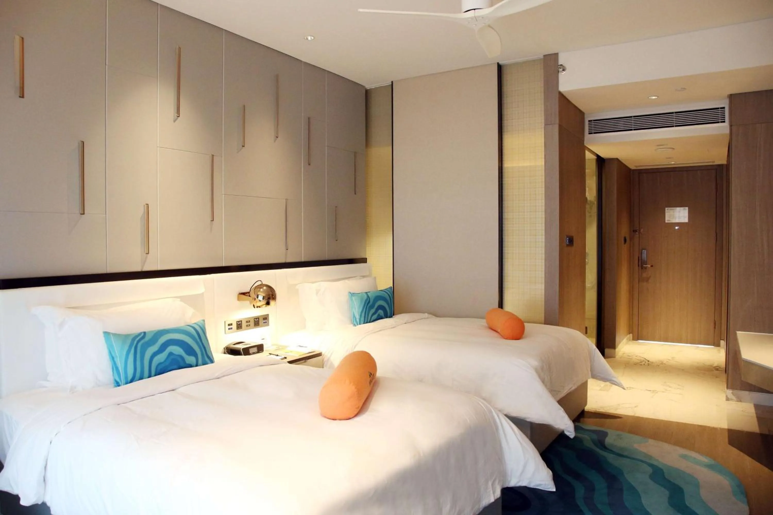 Photo of the whole room, Bed in 三亚鹿回头蔚景温德姆酒店