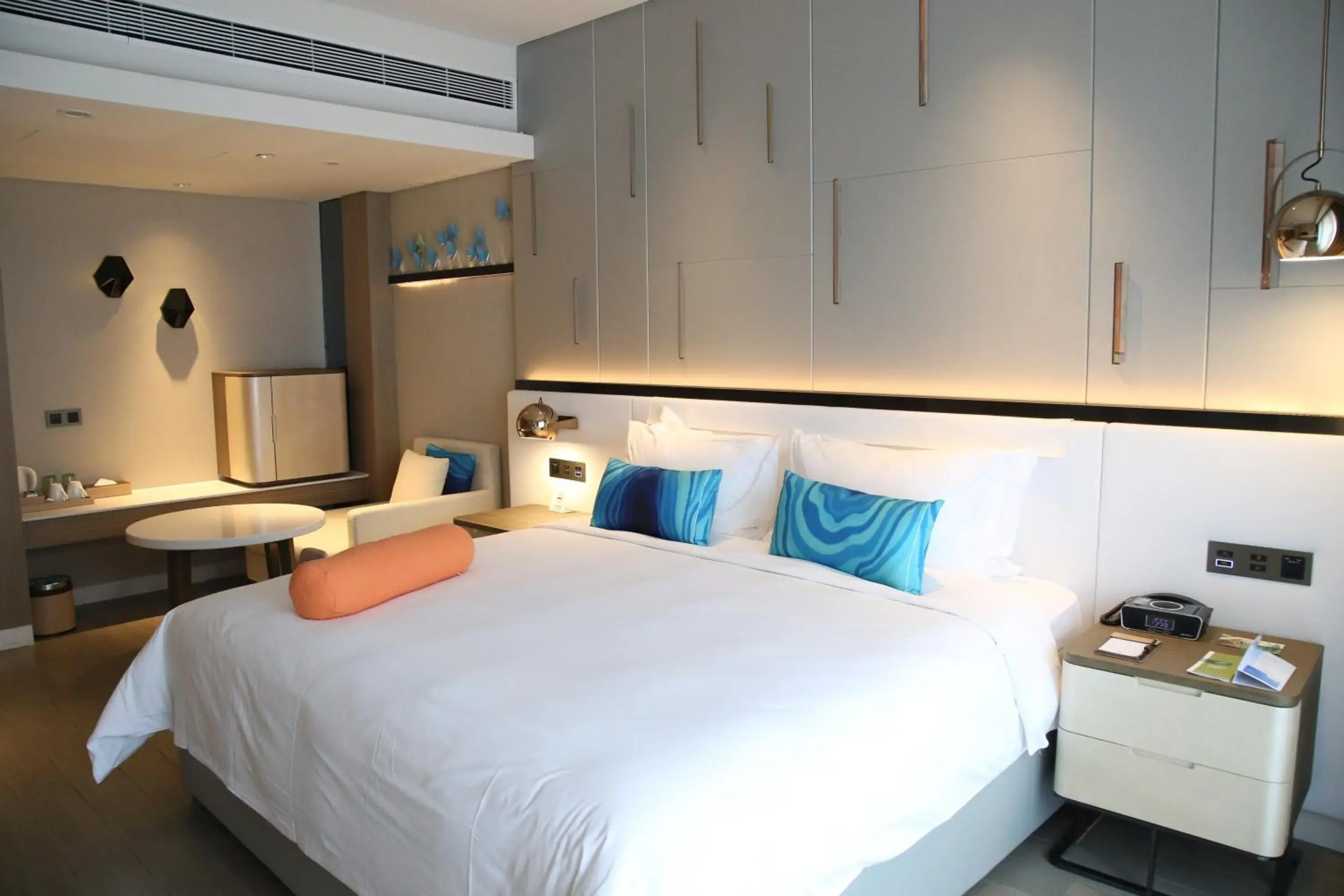 Deluxe King Room - Non-Smoking in 三亚鹿回头蔚景温德姆酒店 Deluxe King Room - Non-Smoking in 三亚鹿回头蔚景温德姆酒店